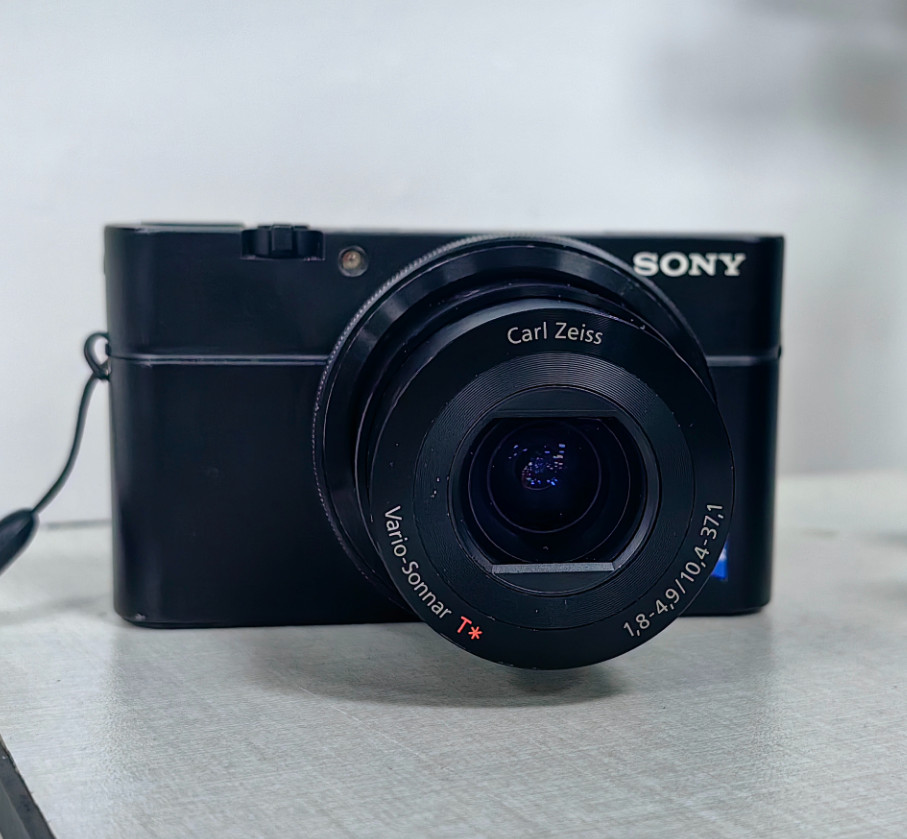 95% New-Sony Cyber-Shot RX100 DSC-RX100 Mark I 20.2 MP 3.6x Zoom Digital Camera