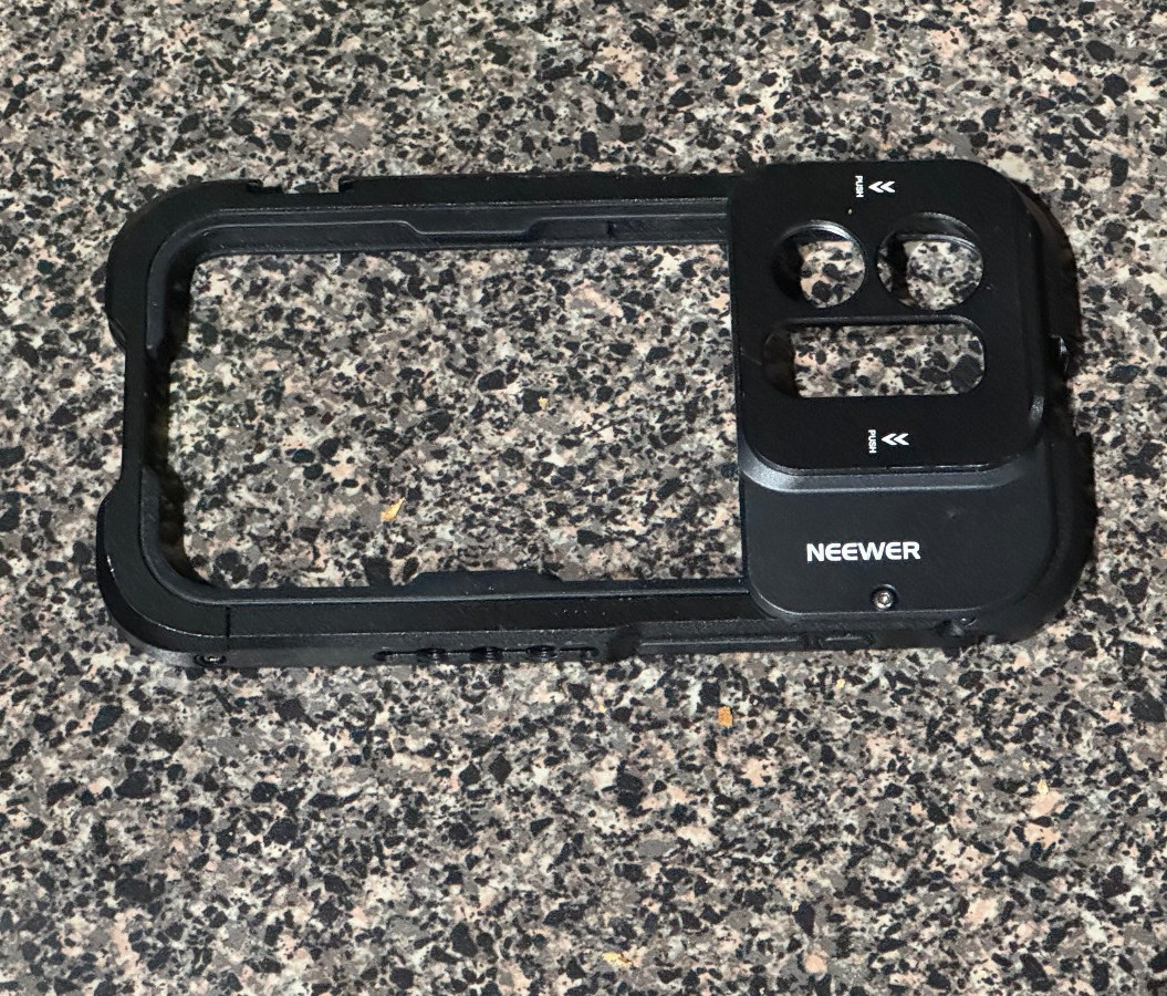 NEEWER Phone Rig w/Dual Handle, phone cage Iphone 15pro, smallrig usb hub