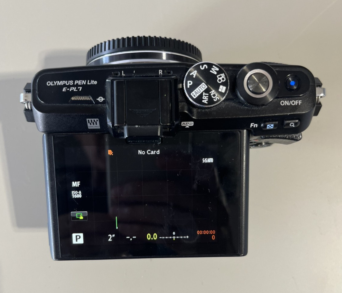 OLYMPUS PEN Lite E-PL7 14-42mm Mirrorless micro 4/3 Camera