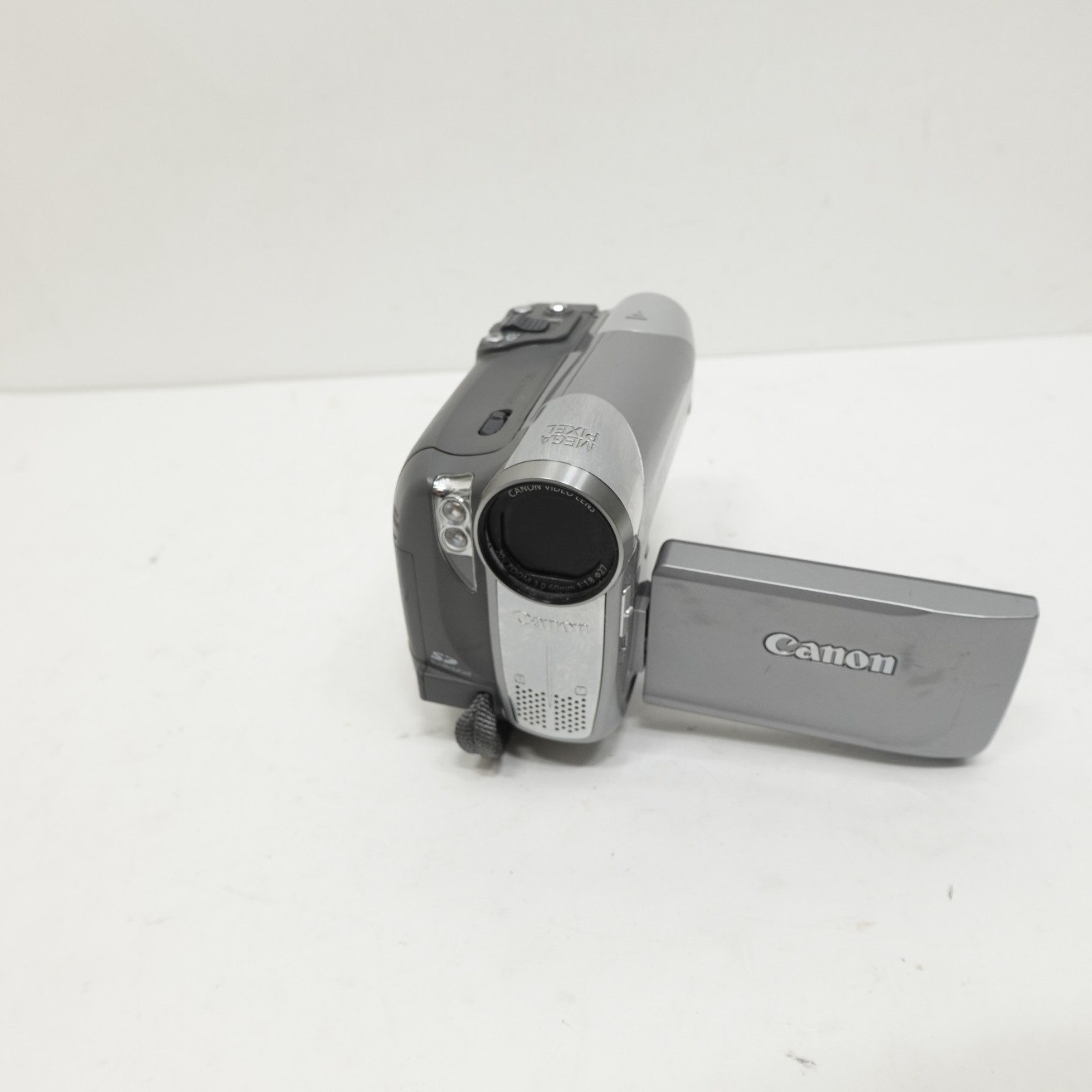 Canon ELURA 100 MiniDV Digital Video Camcorder W/o Battery & Charger