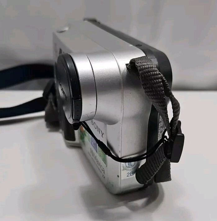 Sony Mavica MVC-FD75 0.4MP Digital Camera – Silver and Black For Parts Or Repair
