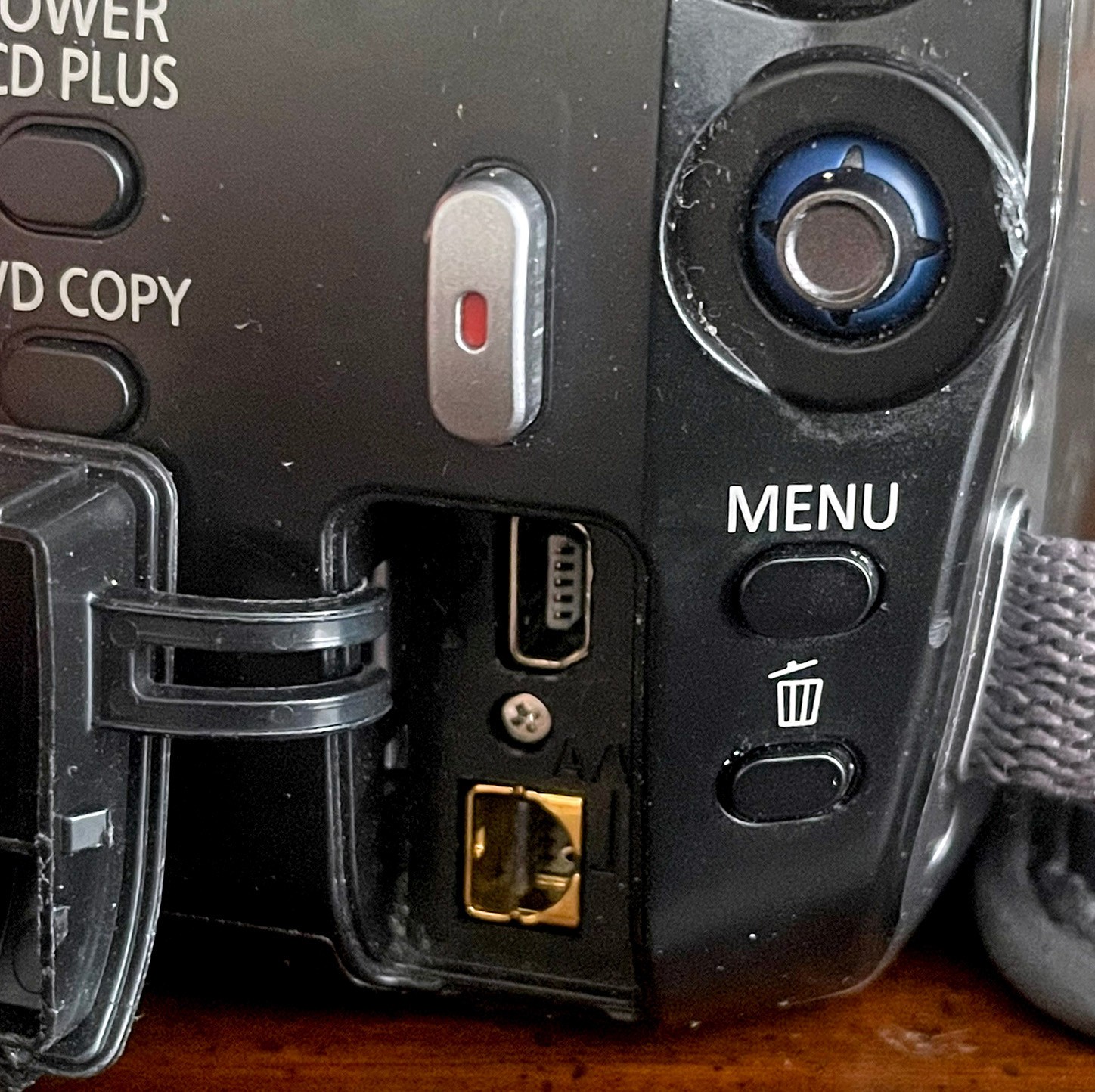 Panasonic SDR-H40 GB Hard Drive Camcorder Bundle Battery/Charger Cables Case