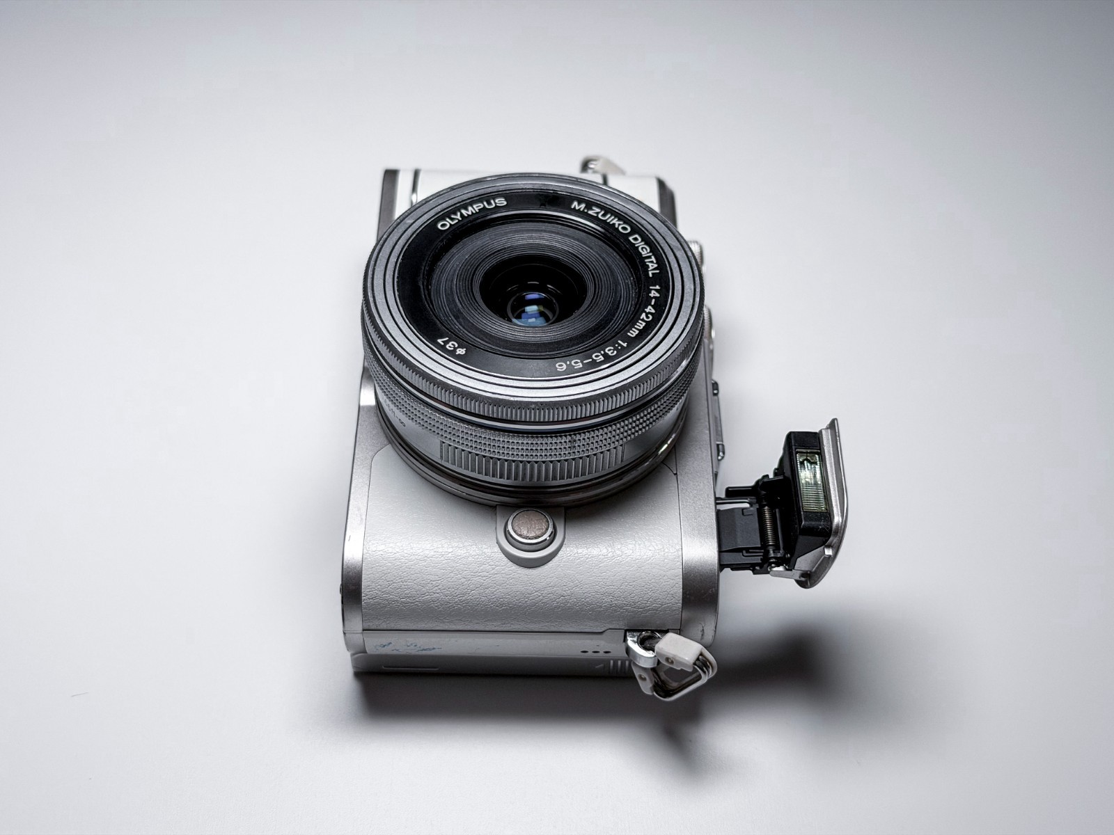 Olympus Pen E-PL9 + 14-42mm Mirrorless MFT – 1 Year Warranty, Excellent EPL 9