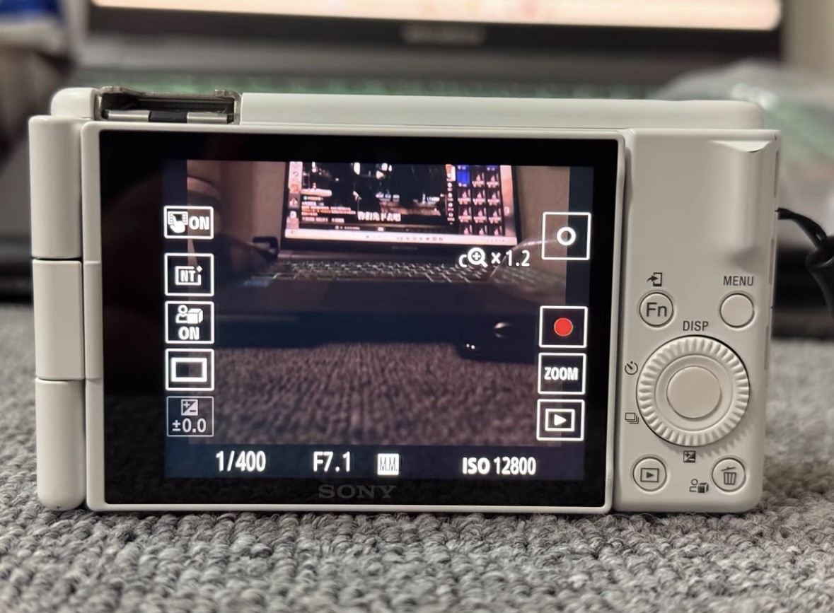 Sony ZV-1F 20.1MP 4K Video Flip Screen Compact Vlogging Digital Camera English