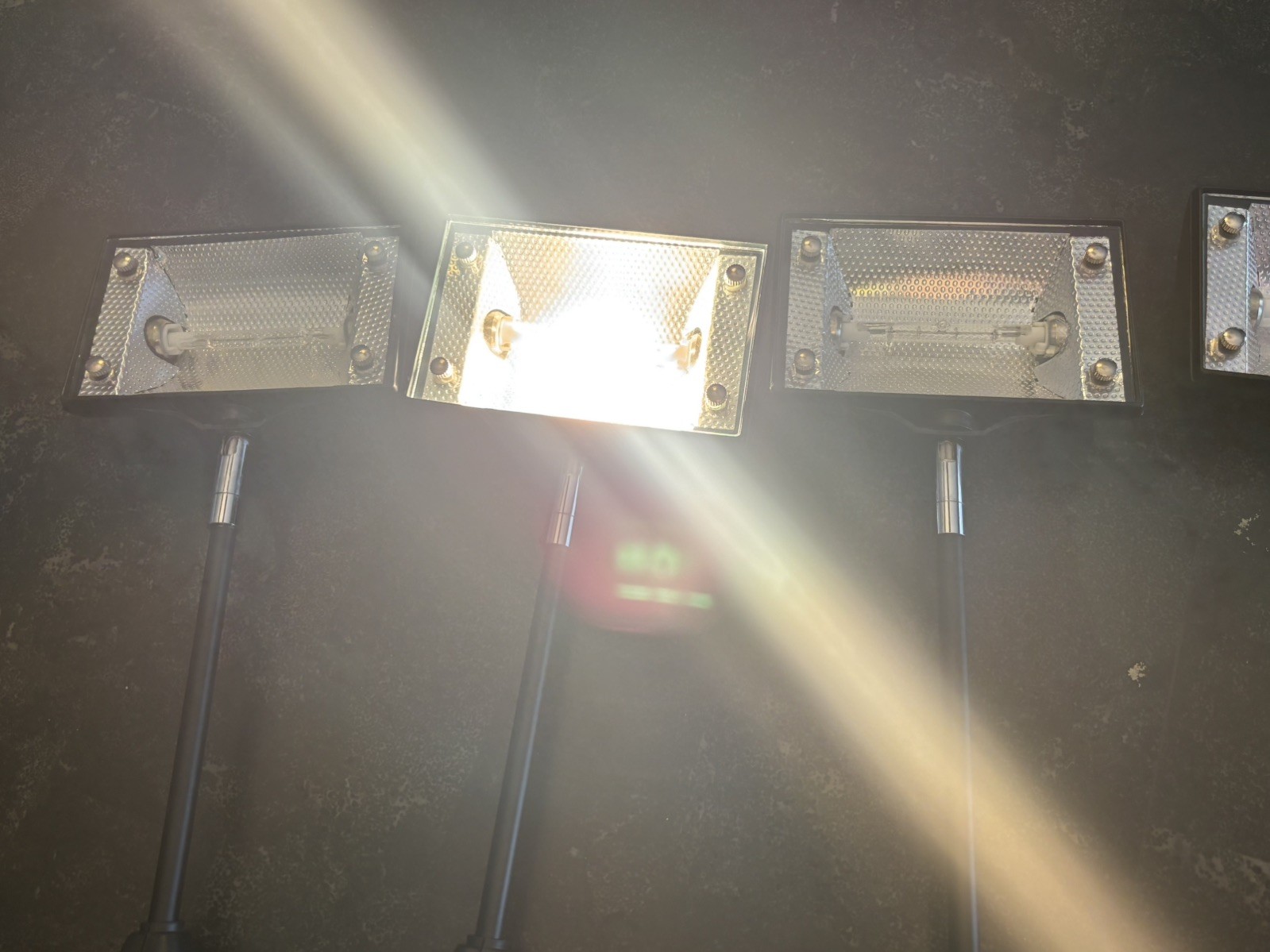 4 Halogen Trade Show Spotlights Light Kit Set Display 150W 120V Protector Covers