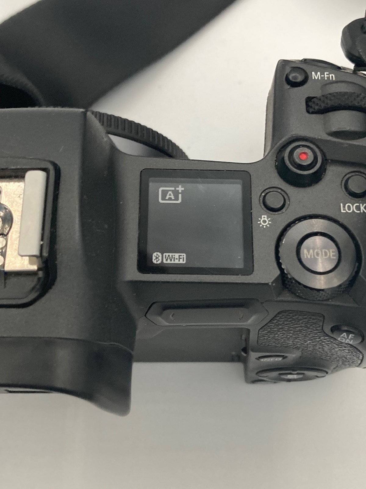 Canon EOS R Mirrorless Digital Camera Body 512GB SD Card Battery Charger Strap
