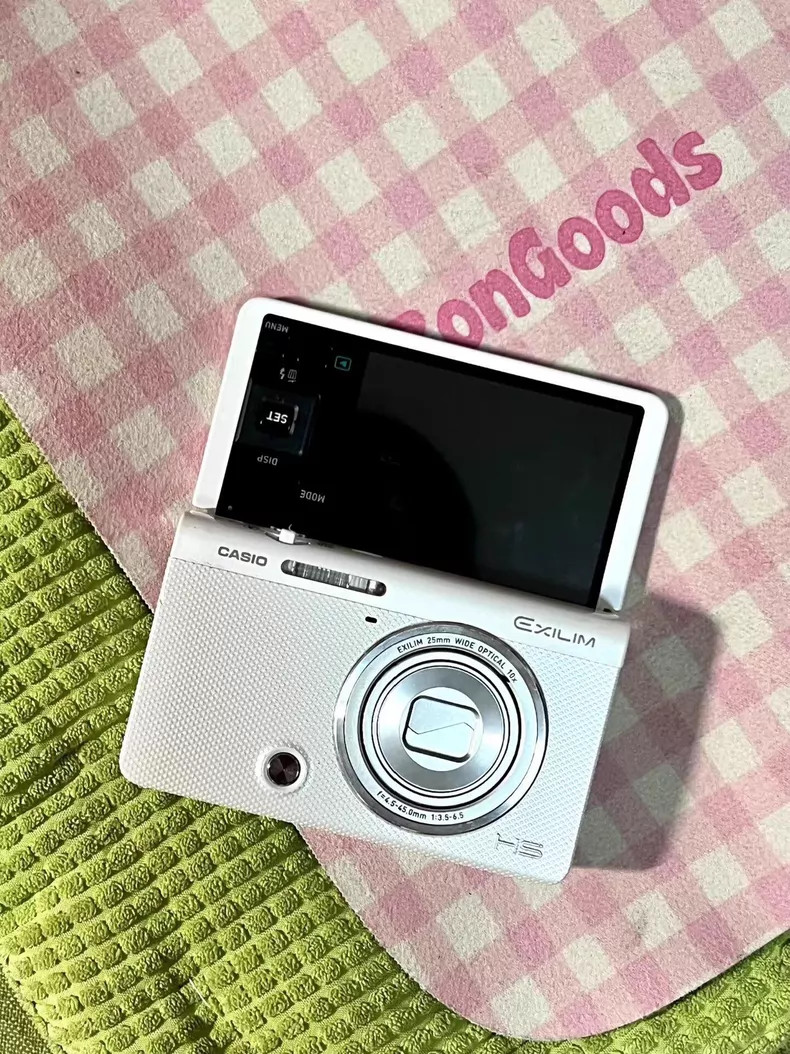 CASIO EXILIM EX-ZR50 16.1MP High Speed Flip Screen Compact Digital Camera