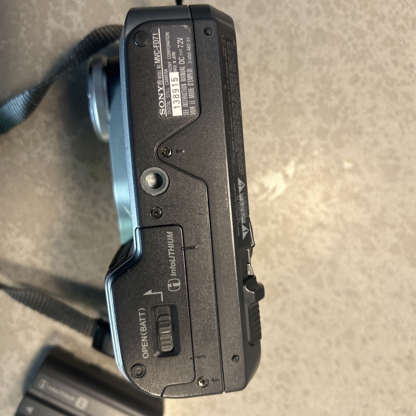 Sony Mavica MVC-FD71 0.4MP Digital Camera – Metallic gray