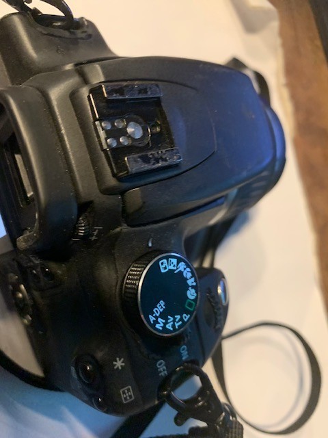 Canon 350D D Camera c/w 18-55mm II EF-S Lens GOOD CONDITION with new battery