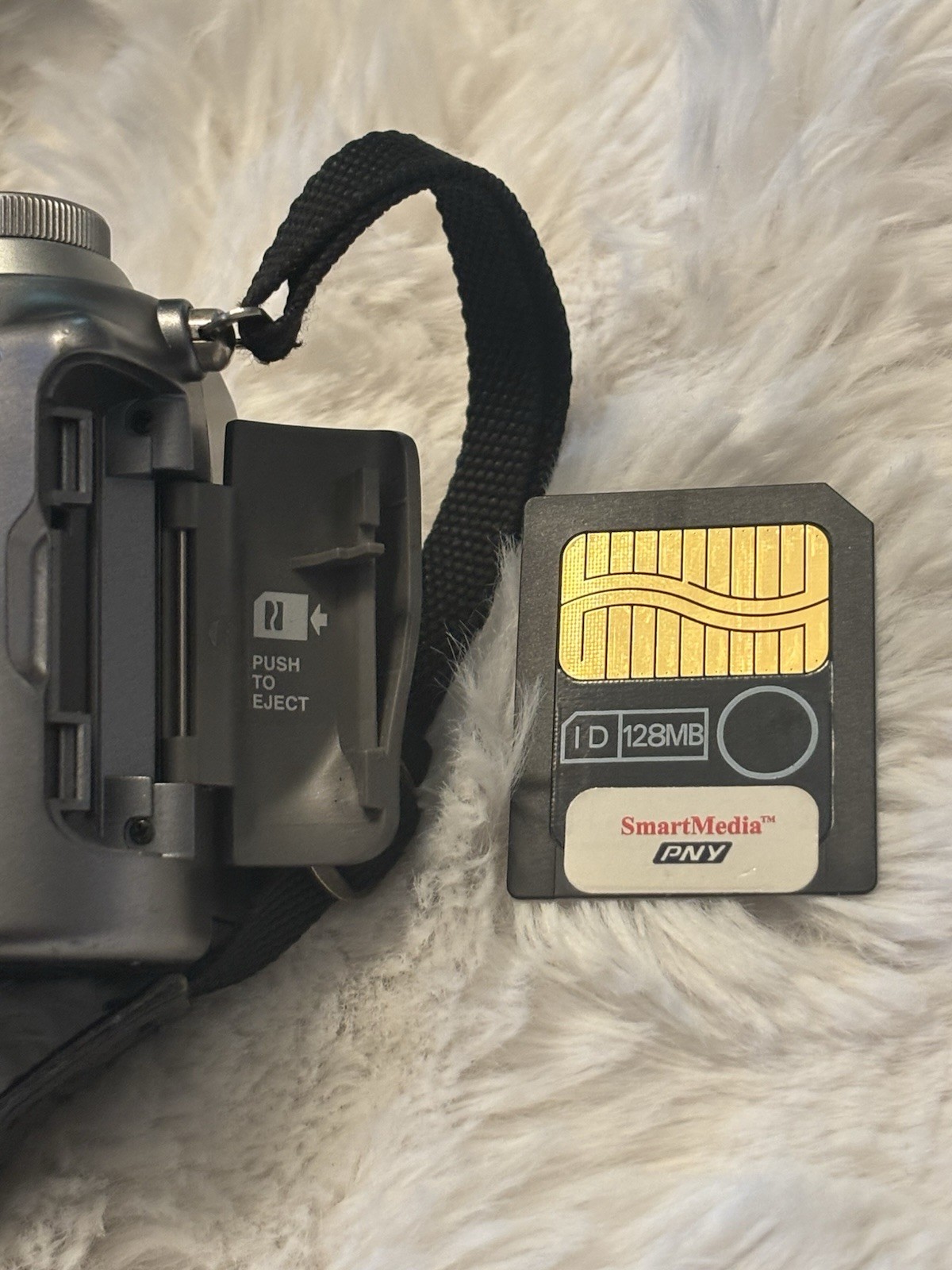 Olympus Camedia C-4000 Zoom 4MP CCD Digital Camera Tested w/128MB SmartMedia