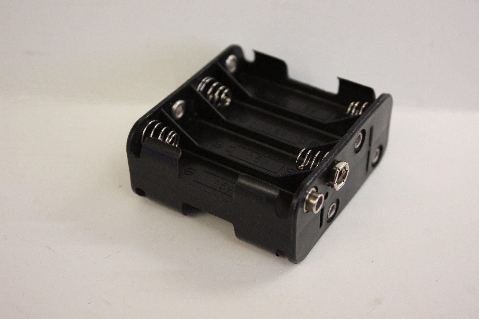 8AA Battery Pack holder- LOT OF 50 – snap on connector – New Old Stock