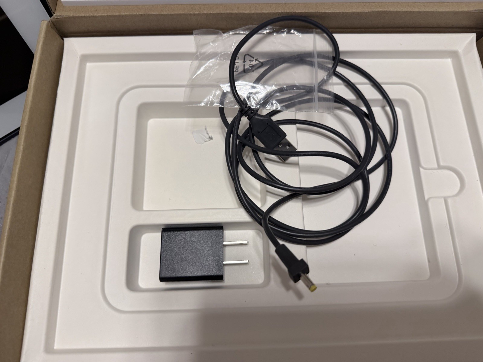 Loop 1O02339 Smart Digital Frame for Photos and Videos Wi-Fi Bluetooth