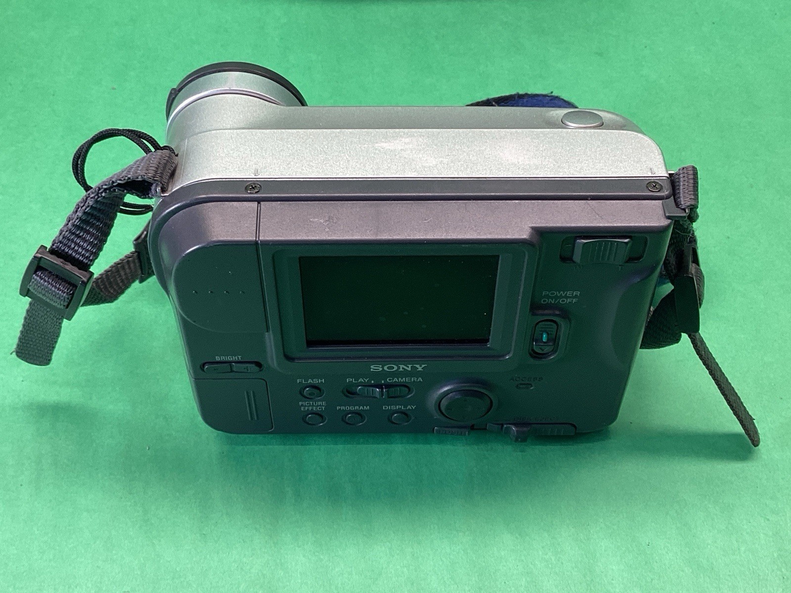 LOT OF 2 – Sony Mavica MVC-FD71 + MVC-FD75 – Digicam Digital Camera – UNTESTED