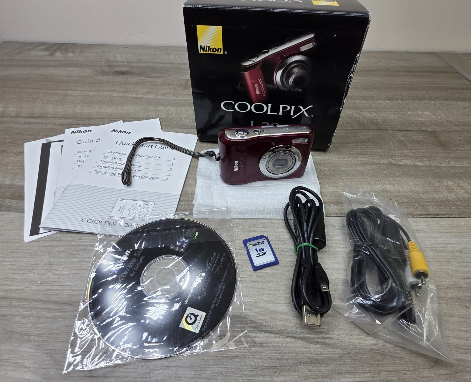 Nikon COOLPIX L20 10.0MP 3.6x Zoom Digital Camera -Tested With Box