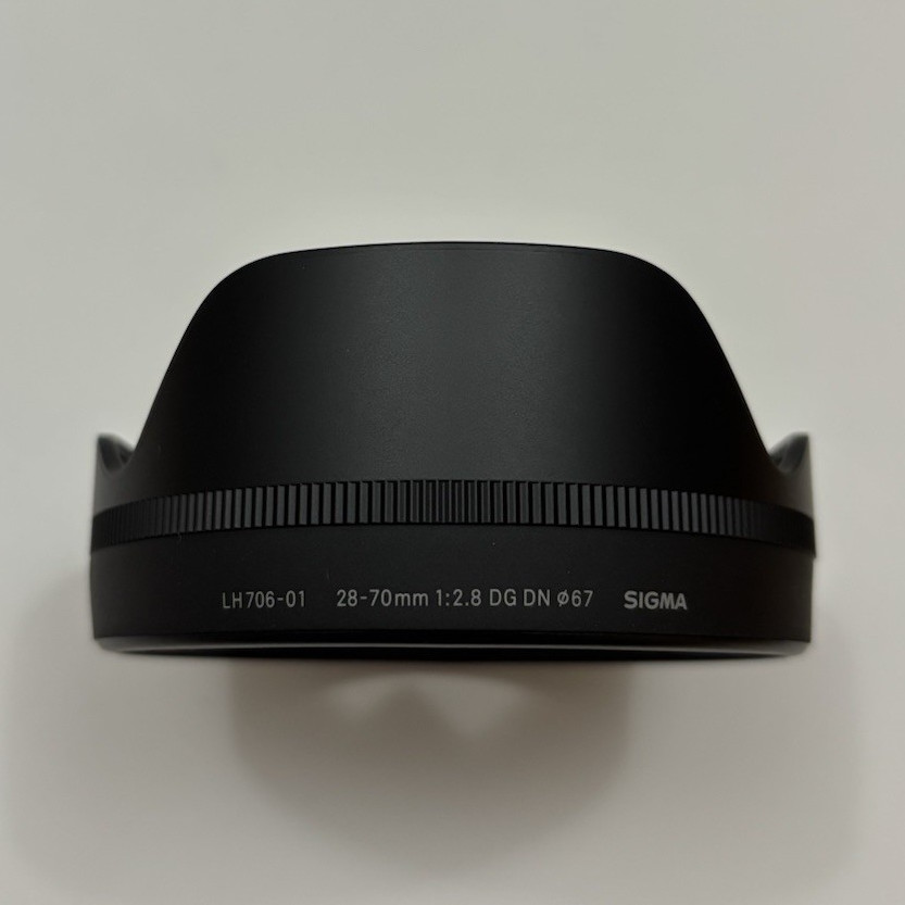Sigma LH706-01 Petal Twist-On Reversible Lens Hood for 67mm 28-70mm f/2.8 DG DN