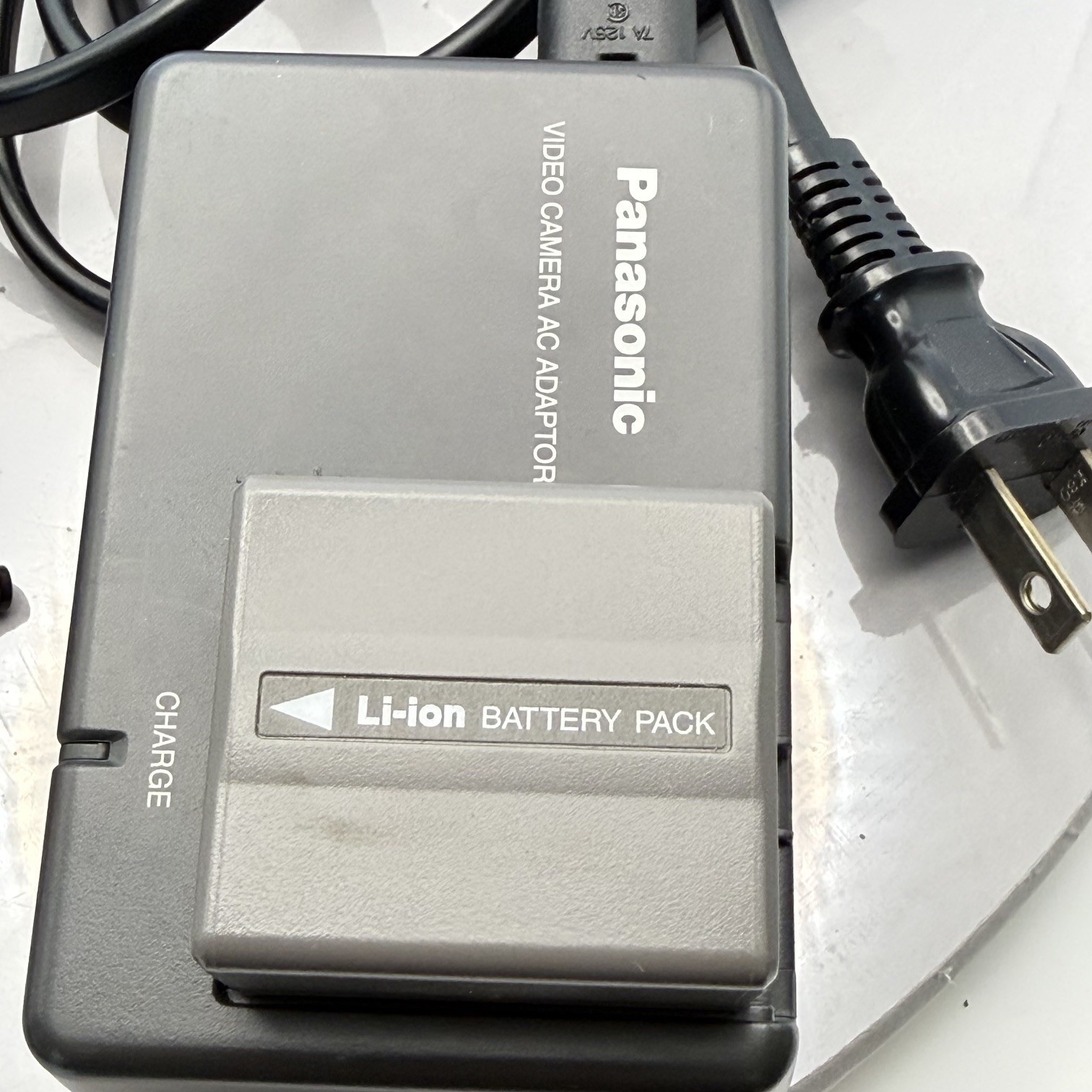 Panasonic Palmcorder MultiCam VDR-D105 DVD Camcorder Charger Discs Manual Works