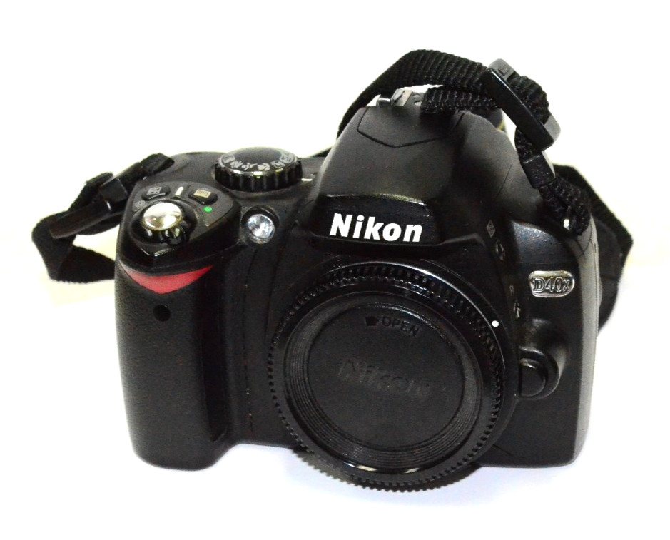 Nikon D40x DSLR Camera (Body Only) Less 23k on Shutter Count w/Battery & Charger