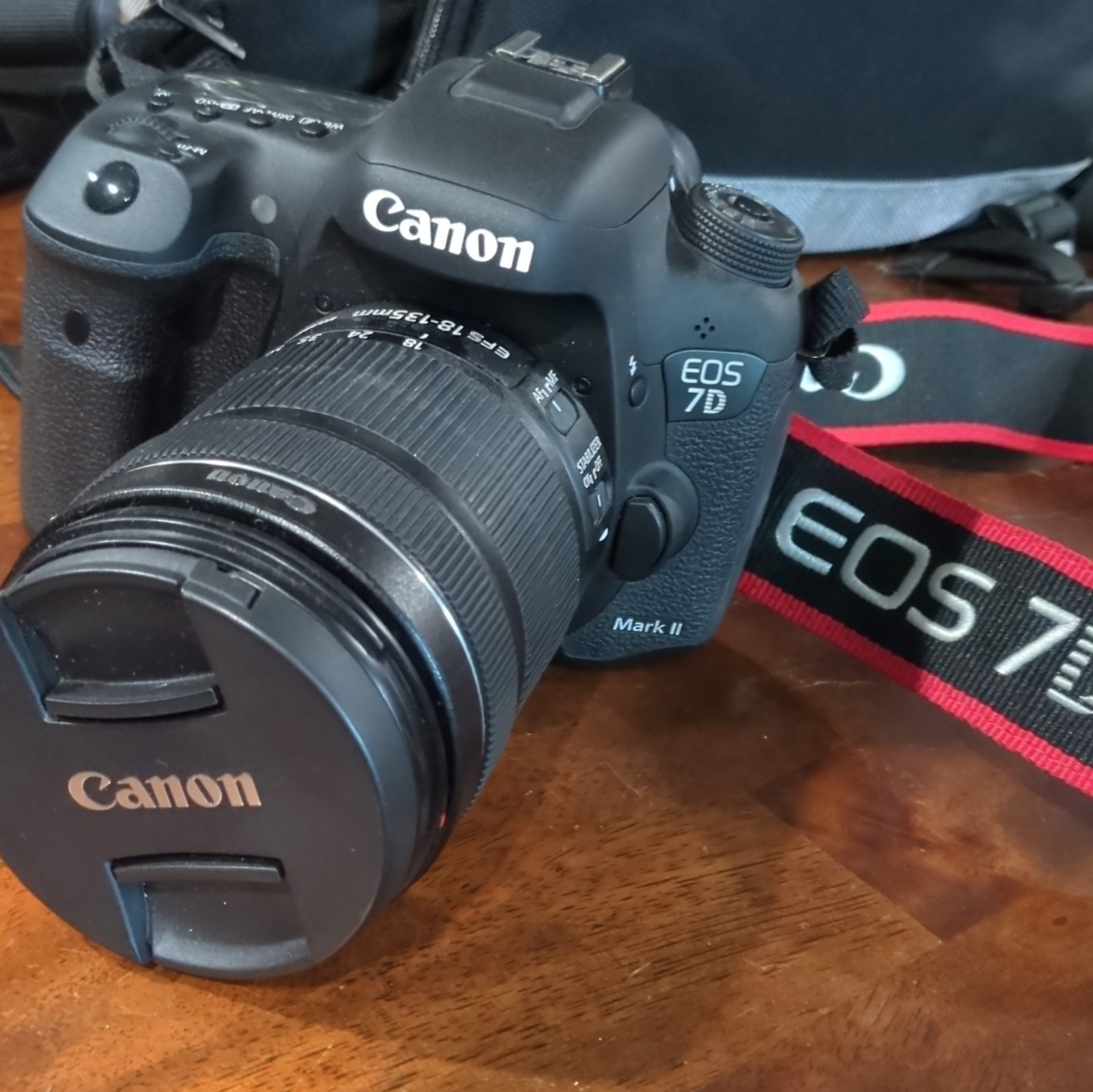 Canon EOS 7D Mark II DSLR 20.2MP Black w/ EF-S 18-135mm IS Lens Kit & Canon Bag