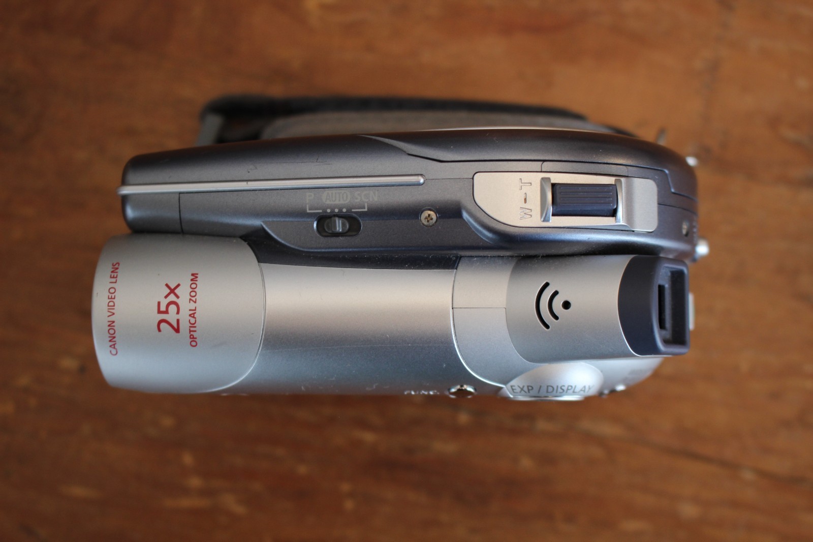 Canon NTSC DC100 Mini DVD Camcorder Video Camera 25x Optical Zoom