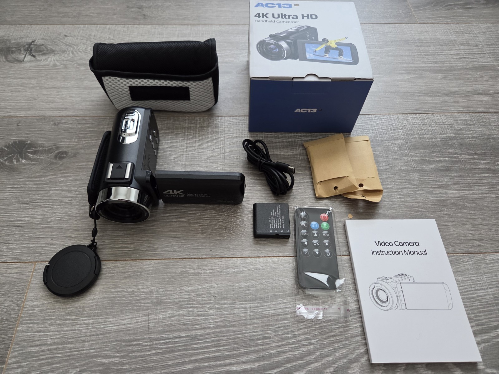 4K Video Camera Camcorder 42MP Vlogging YouTube Camera 32GB SD 2 Batteries