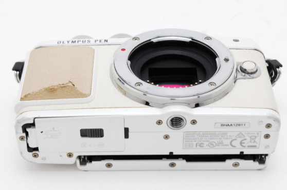 [Very Good] Olympus PEN E-PL7 Mirrorless Camera Body White Flash Japan