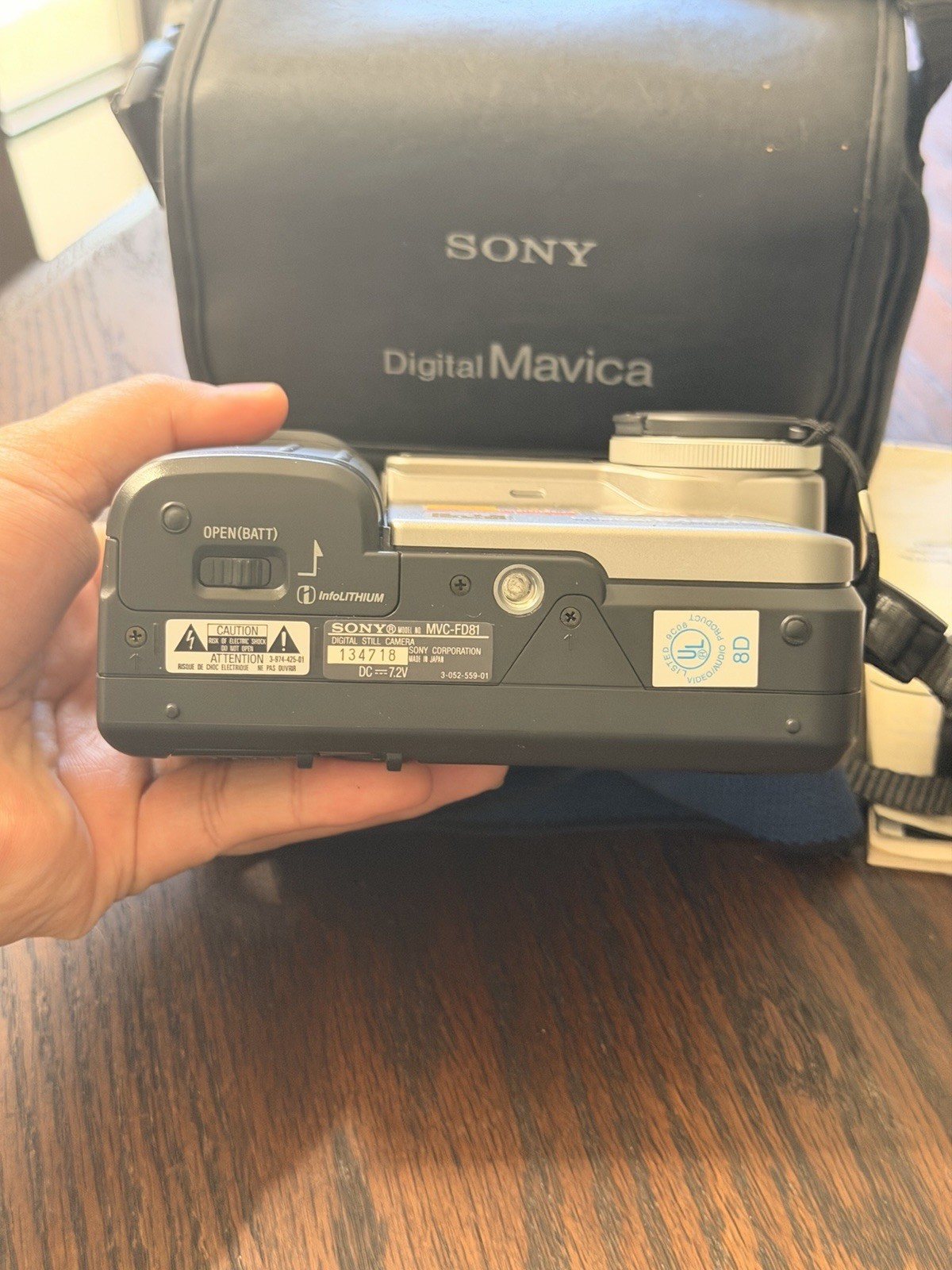 Sony Mavica MVC-FD81 0.9MP Digital Camera – Black & Metallic silver MINT TESTED