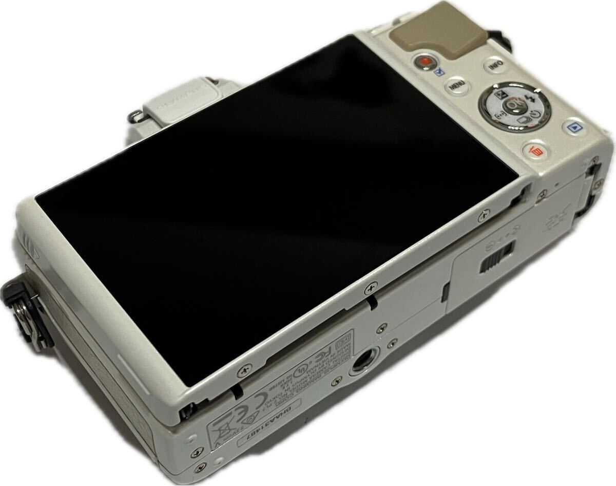 Olympus PEN Lite E-PL7 Mirrorless Camera with Charger & Battery Excellent