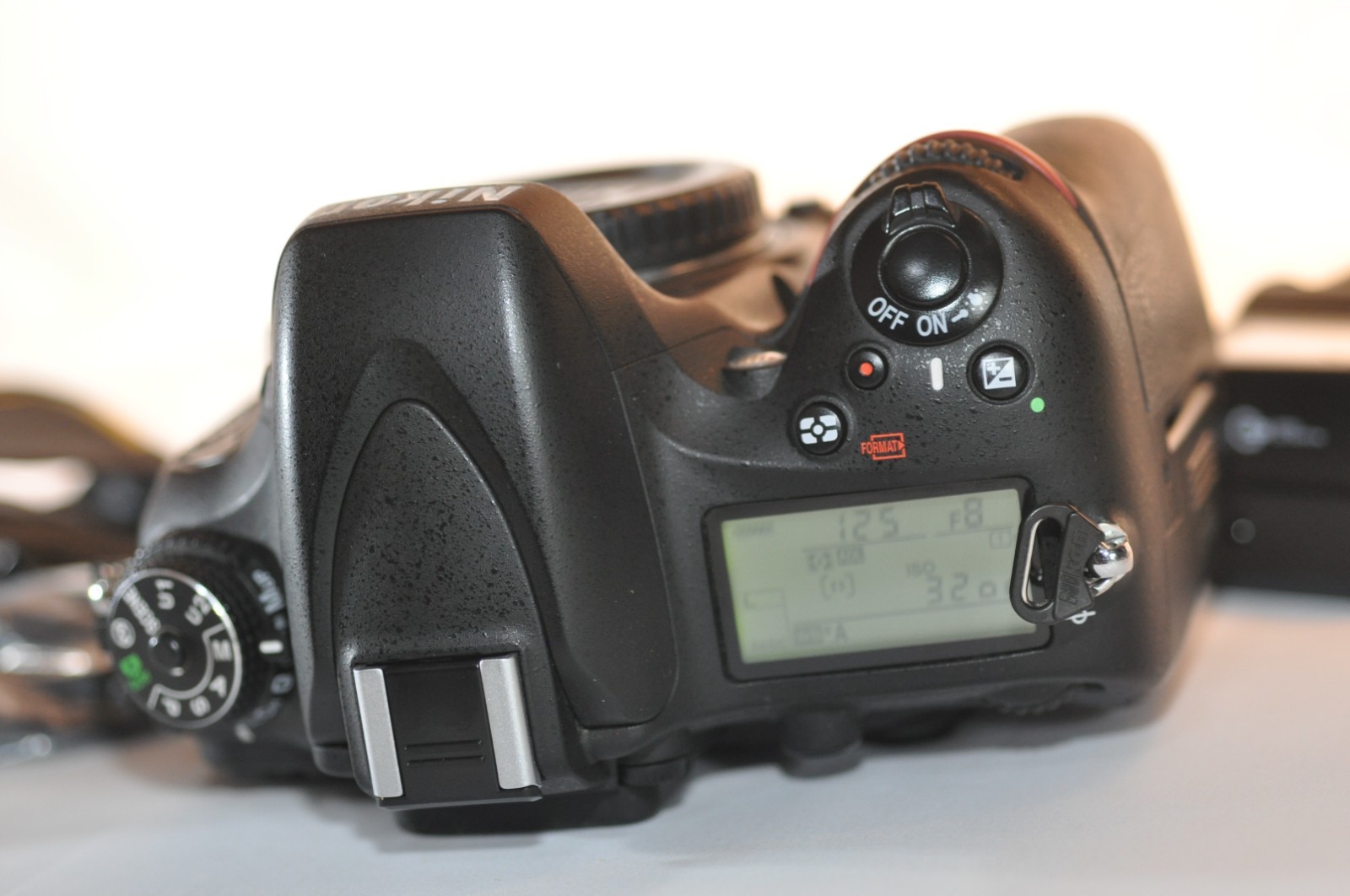 Nikon D600 24.3 MP FX DSLR camera ONLY WORKING shutter count 83855 32GB SD card