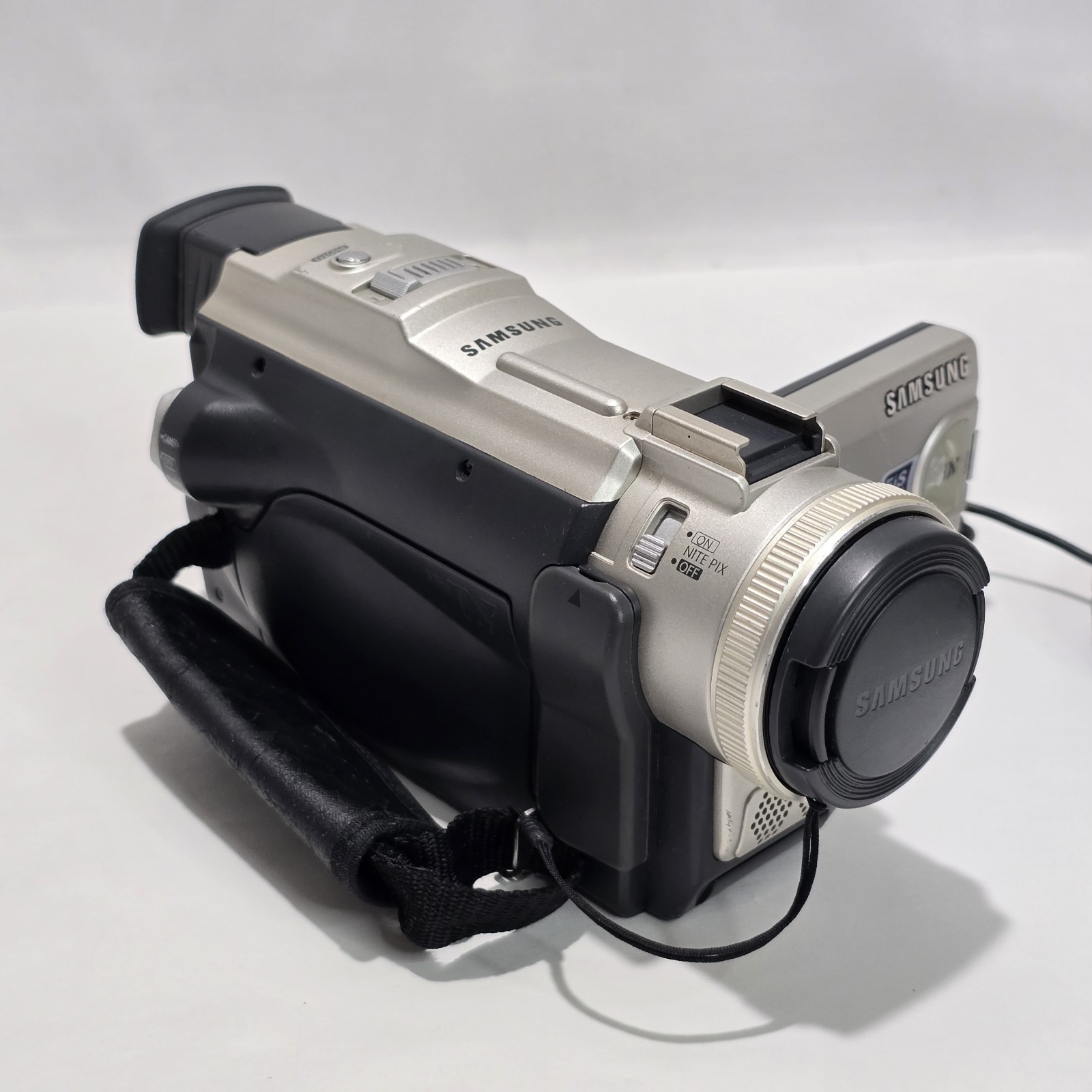 Samsung SCD80 Mini DV Digital Camcorder 400x Zoom + AA-E7 AC Power Adapter READ