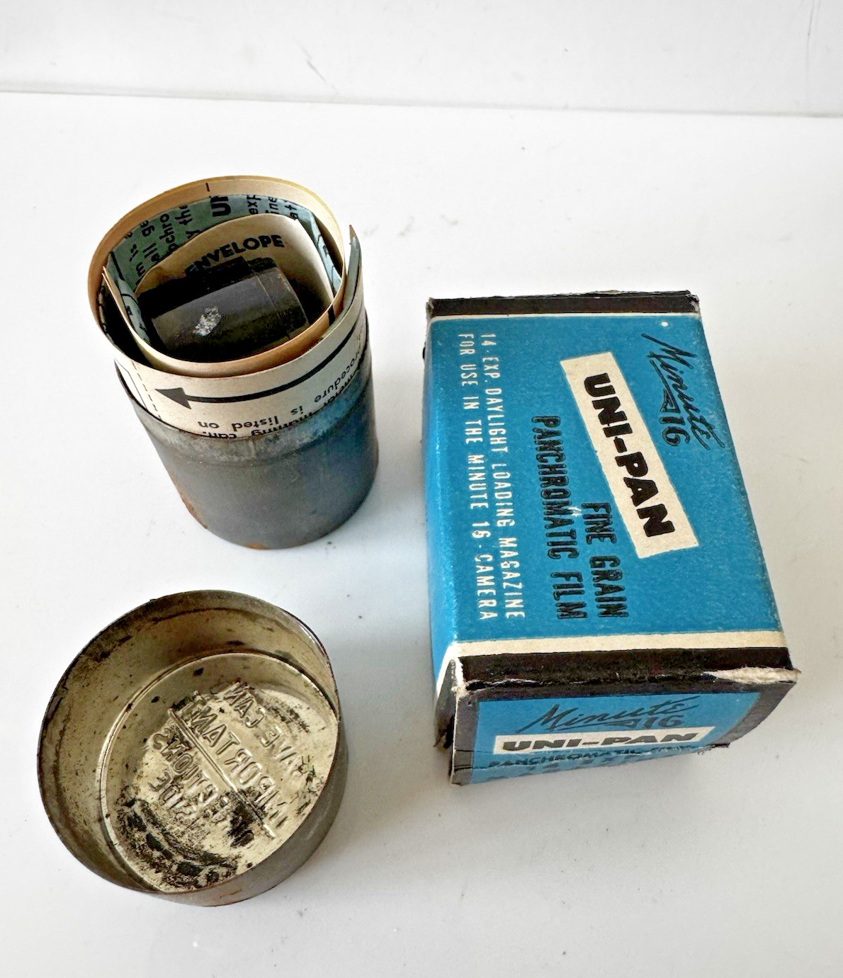 1950’s Universal Minute-16 Mini Spy Camera w 2 Rolls Uni-Pan Film Untested As-Is