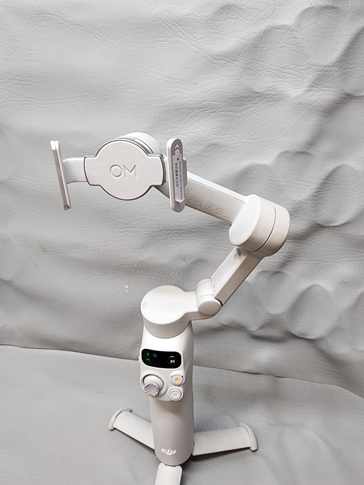 DJI Osmo Mobile 7 Built-in Tripod