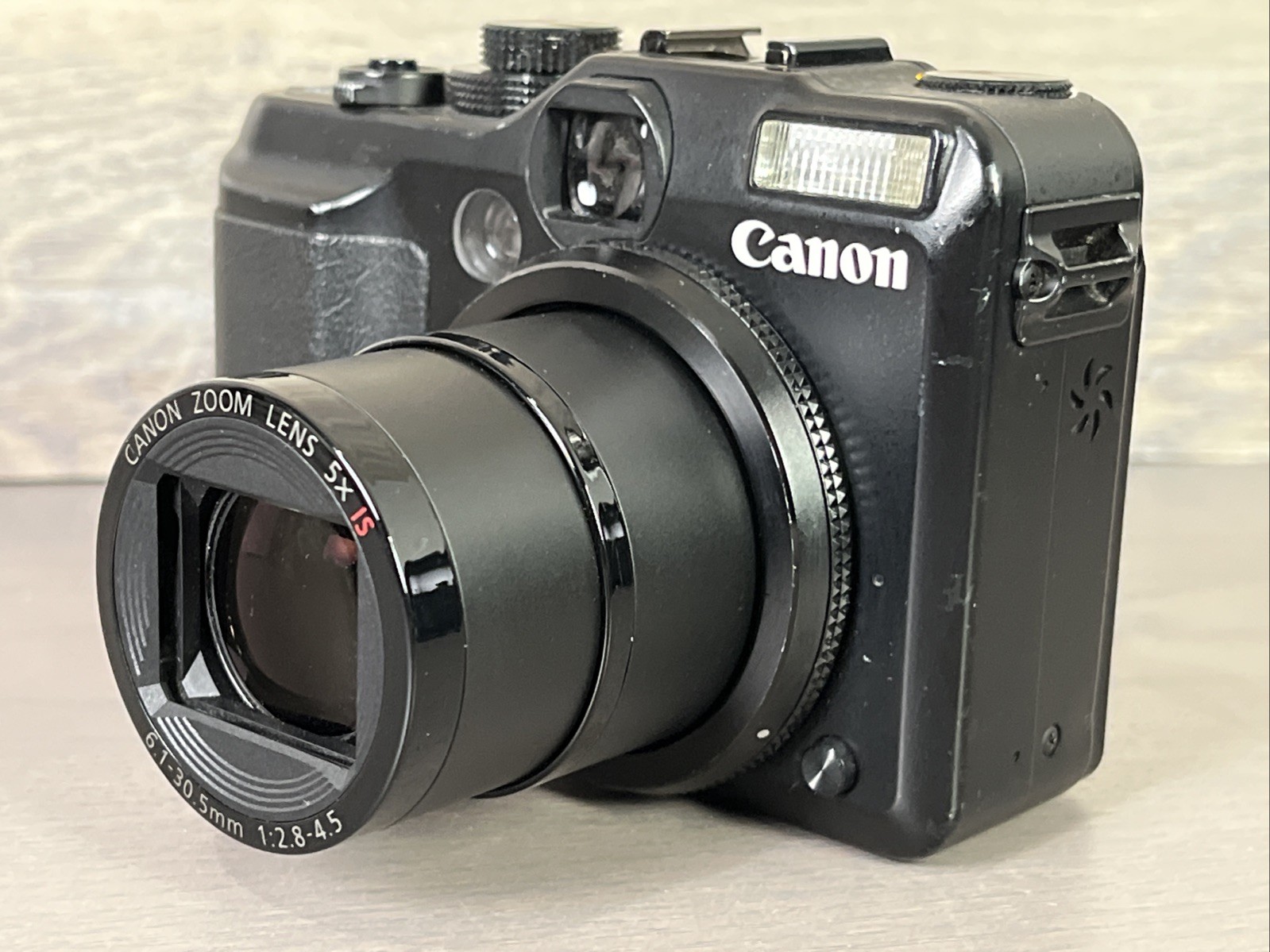 Canon PowerShot G10 Camera Bundle 2 Batteries, 32gb Sd card, Charger, Case