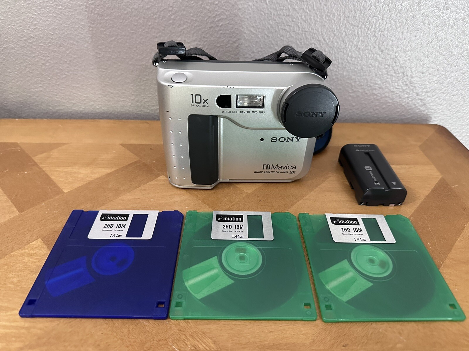 Vintage Sony Mavica MVC-FD75 10x Zoom Digital Still Camera Silver Tested