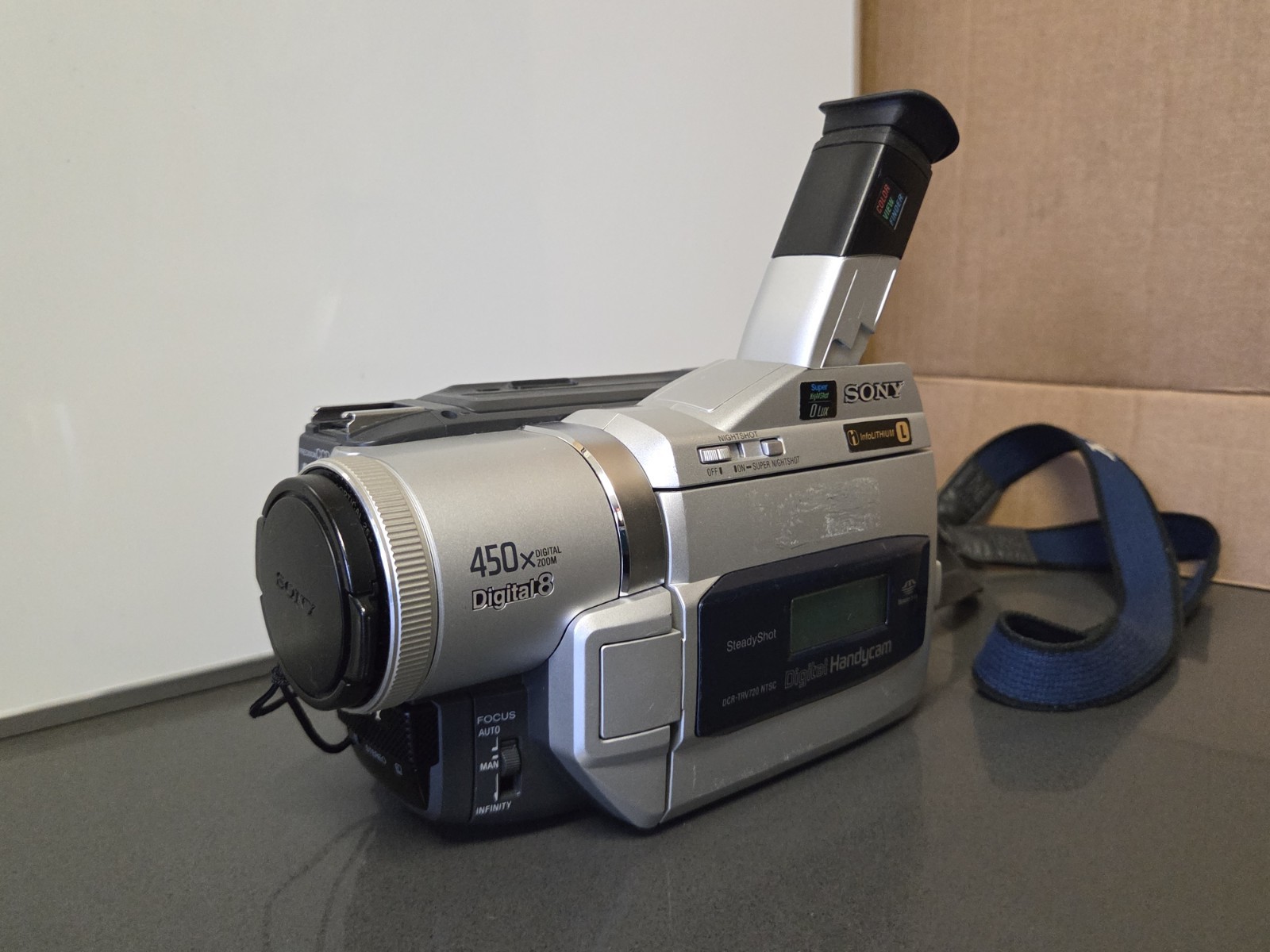 Sony DCR-TRV720 Digital8 8mm Handycam video Camcorder bundle TESTED Nightshot