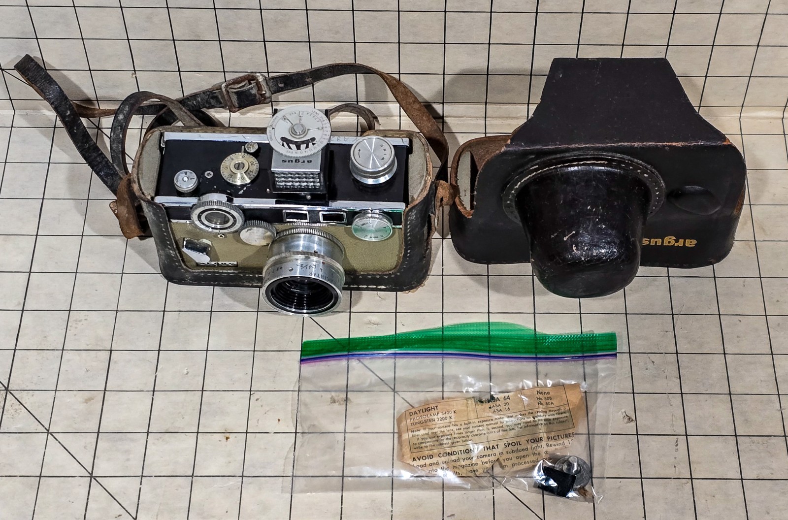 Argus C3 Match-Matic VTG Brick 35mm Camera Cintar 50mm w/ LC-3 Meter Untested