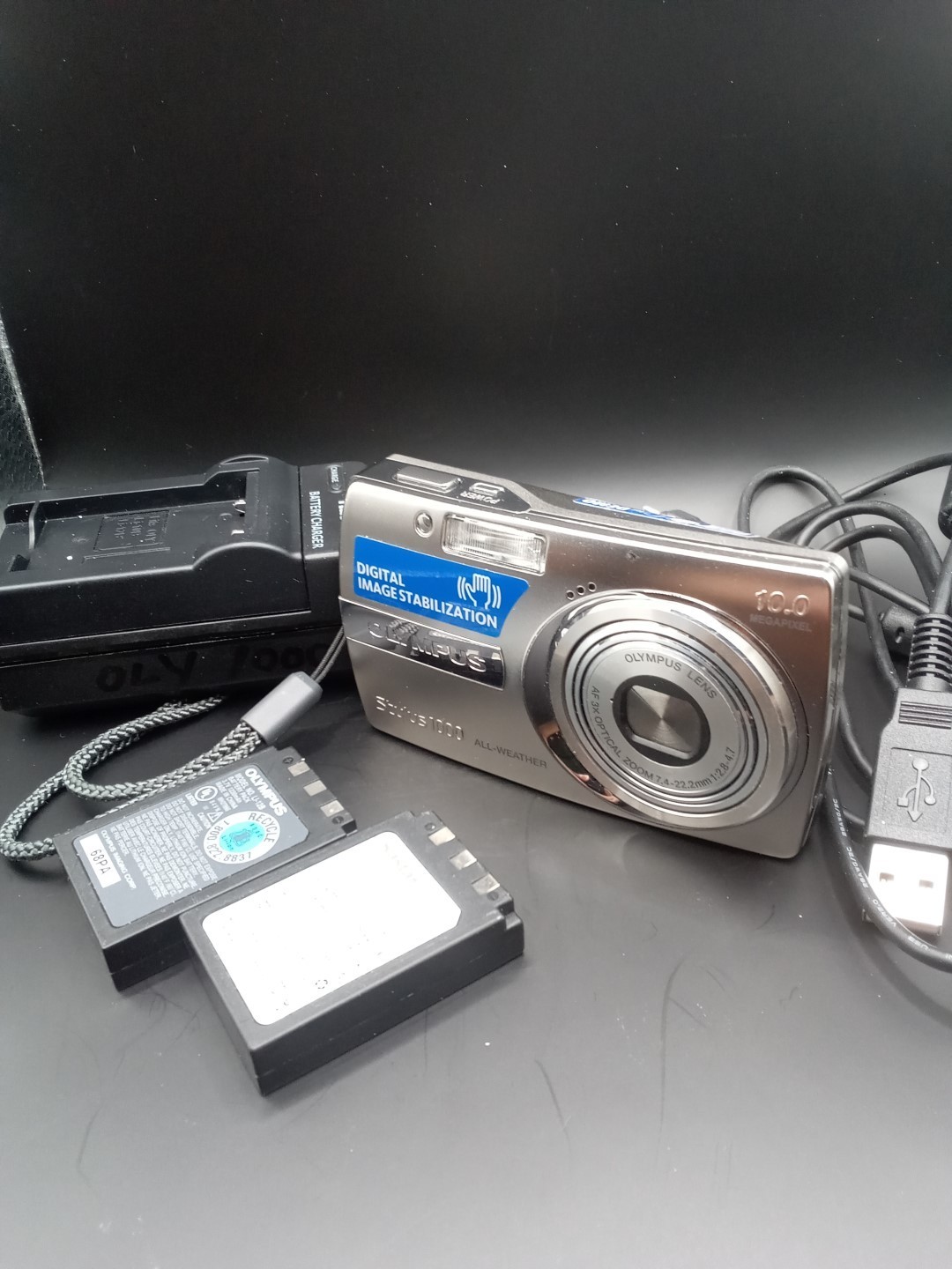 Olympus Stylus 1000 10.0MP Digital Camera Li-10B Batts Charger