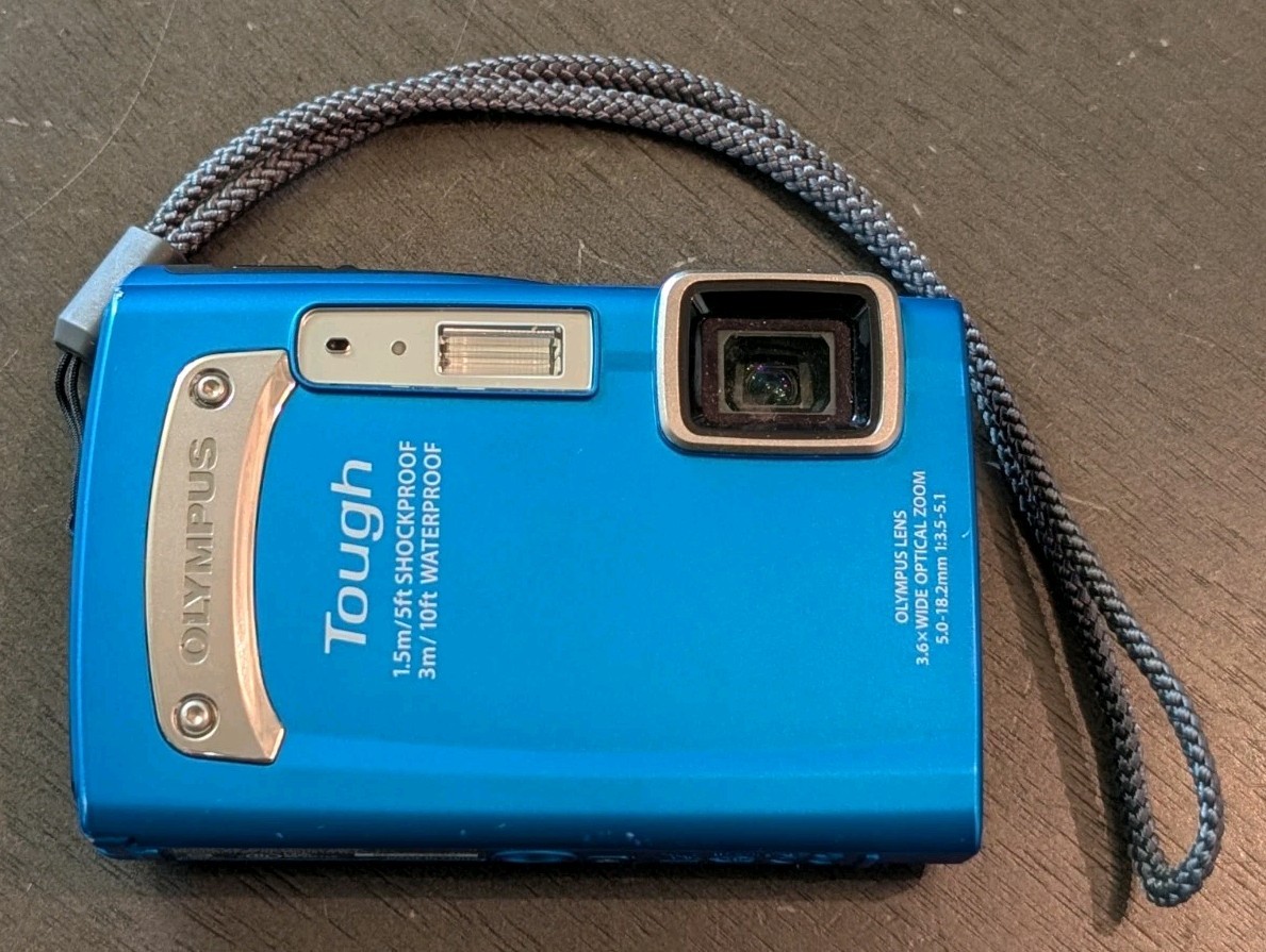 Olympus Tough TG-320 14 MP 3.6x Optical, 4x Digital Zoom Underwater Bundle Shock