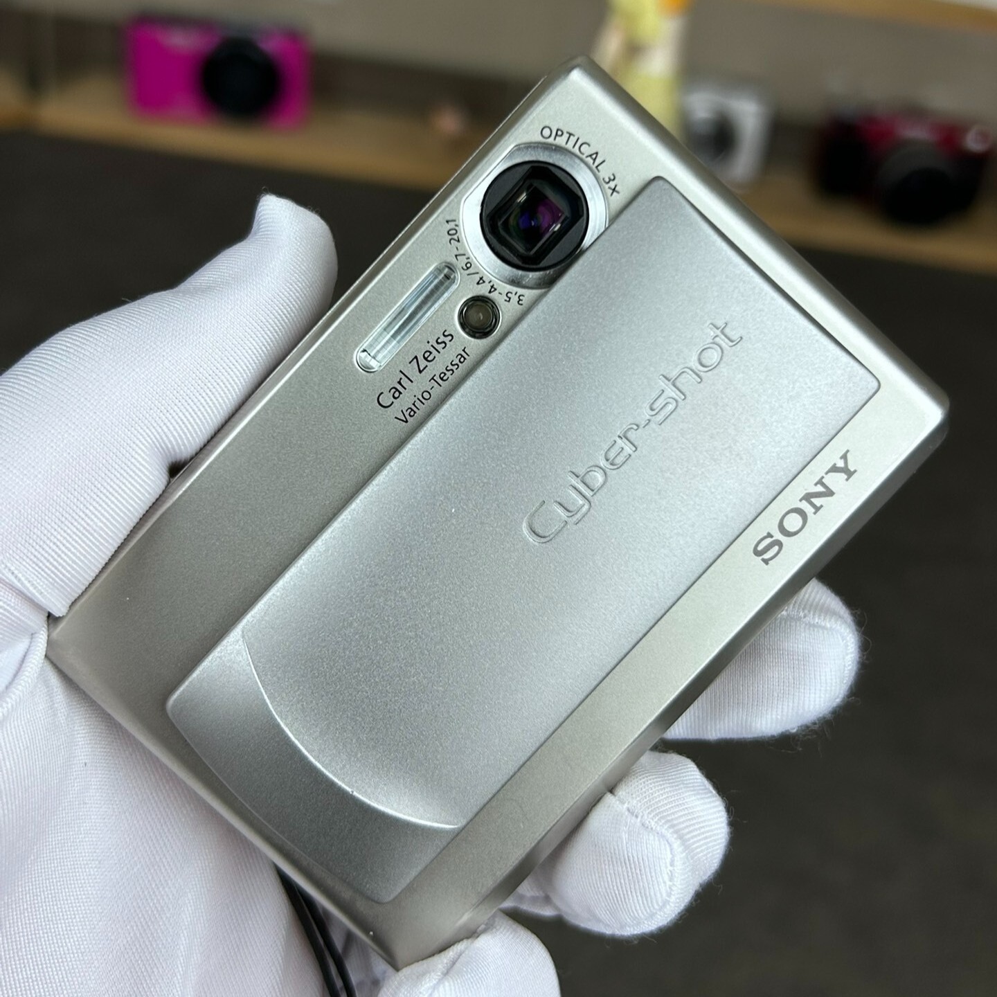 Sony Cyber-shot DSC-T1 5.0MP 3x Optical Zoom CCD Digital Camera – Silver