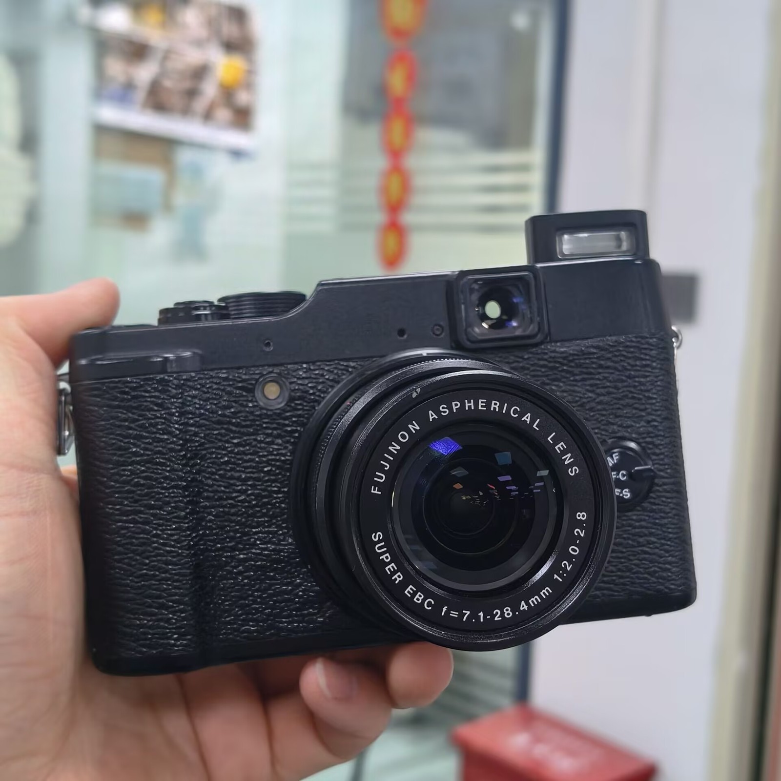 FUJIFILM X10 12MP Digital Camera with 12 Megapixel Optical Zoom Black -95%New
