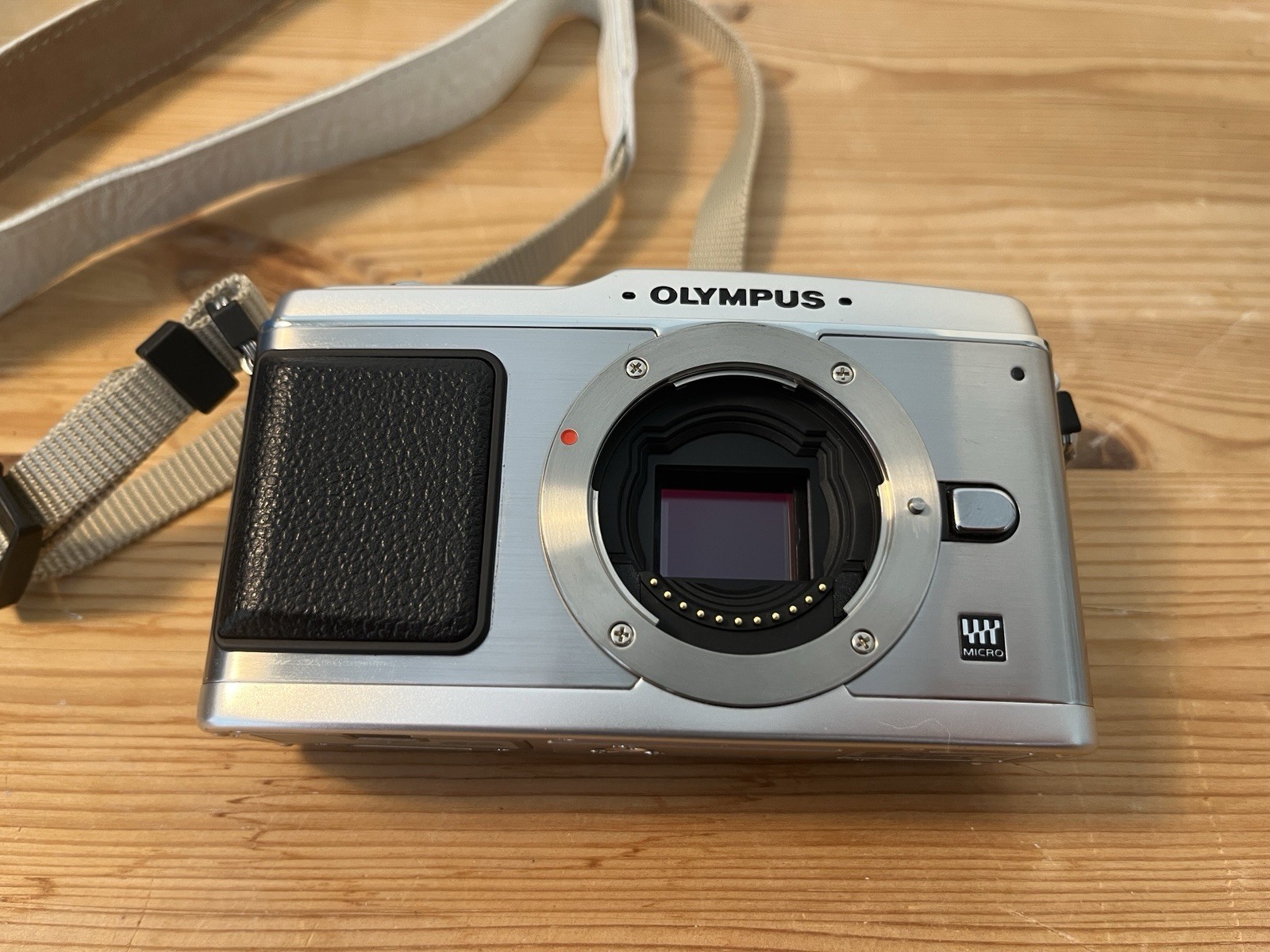 Olympus PEN E-P1 Silver Mirrorless Camera w/ 14-42mm Lens 12.3MP