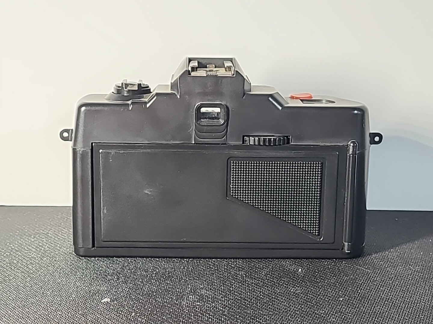 Vintage Suntone Deluxe-I MM500 Auto Fix Focus 50mm lens 35mm Camera Japan