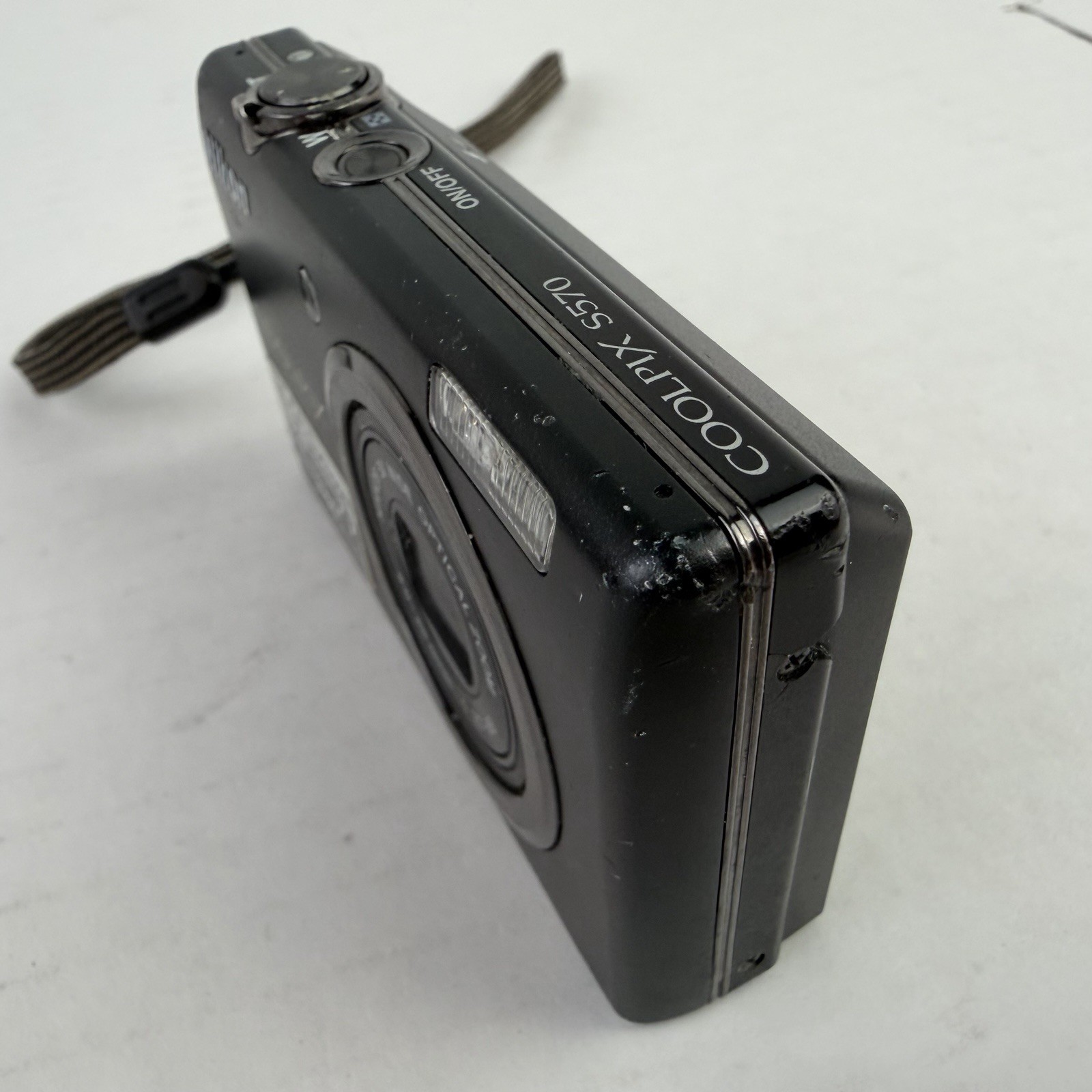 Nikon COOLPIX S570 Black Compact Digital Camera PARTS REPAIR ONLY Bundle Box