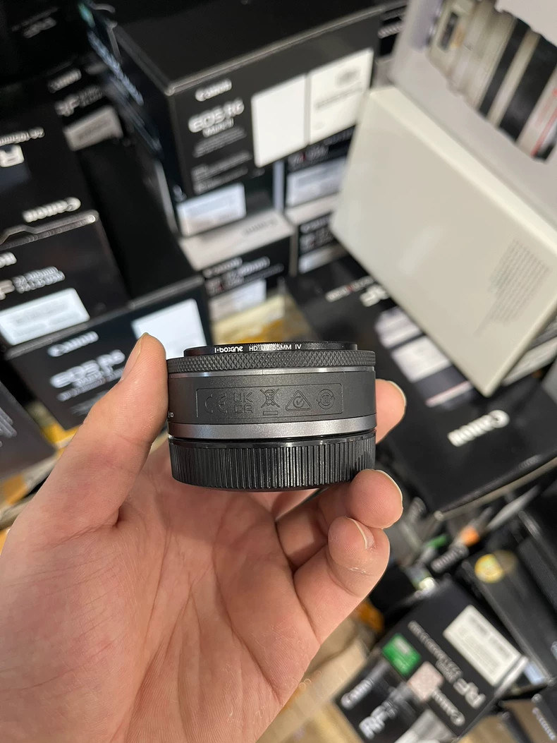 Canon RF 28mm f/2.8 STM Lens (Canon RF) front & rear caps – 95%New