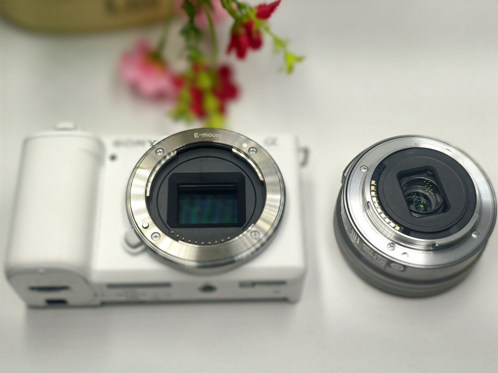 Sony Alpha ZV-E10 Mirrorless Vlog Camera 4K Video Recording Built-in Wi-Fi