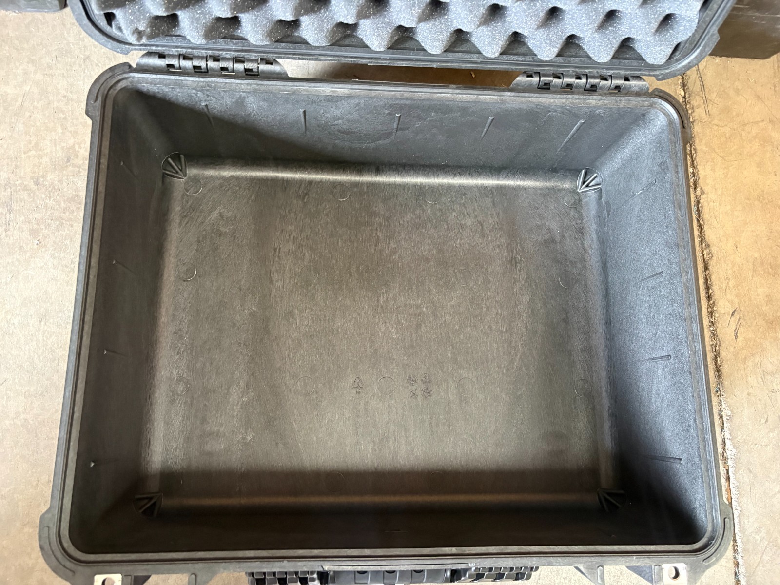 NEW! Pelican 1550 with Padded Divider Set | 20.66 x 17.2 x 8.4 in | iM2450 Equiv