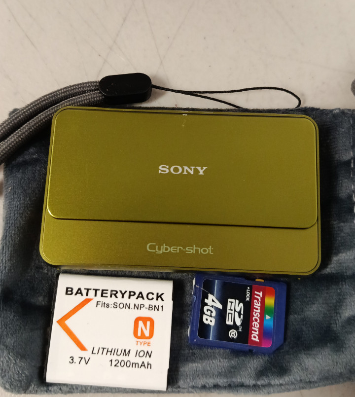 Sony DSC-T99 Digital Camera Touch Screen 14.1MP （The camera body is bent.）