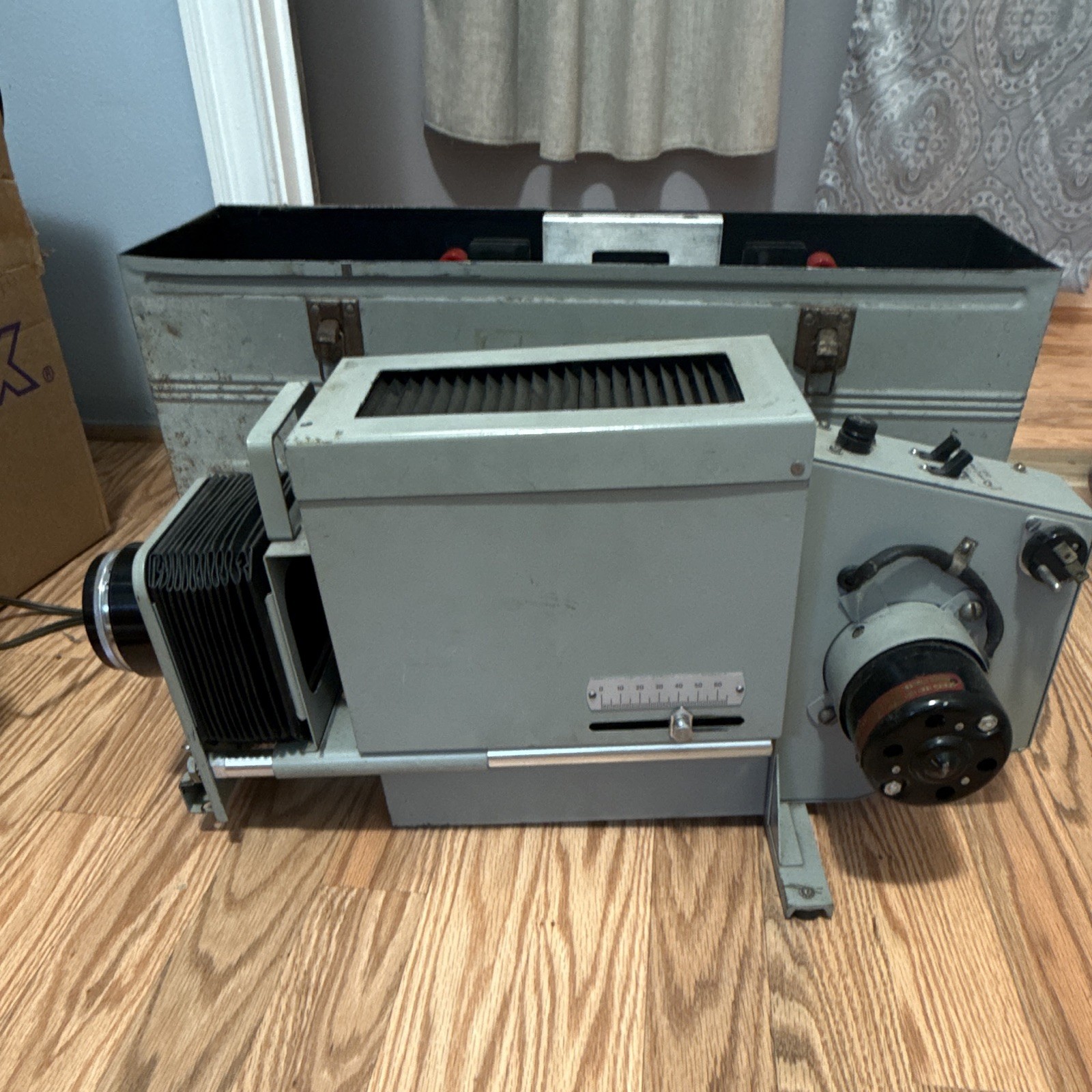 American Optical Co Type IC/GPJ-IAO Desktop Lantern Slide Projector Gray