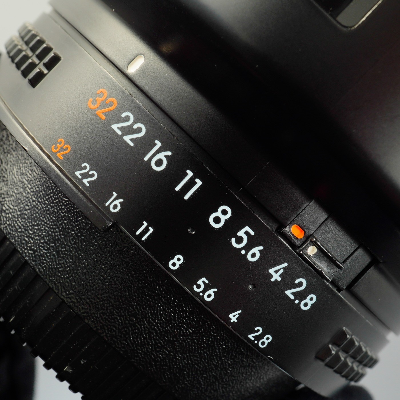 EXCELLENT Nikon AF MICRO NIKKOR 105mm F/2.8 Macro Lens