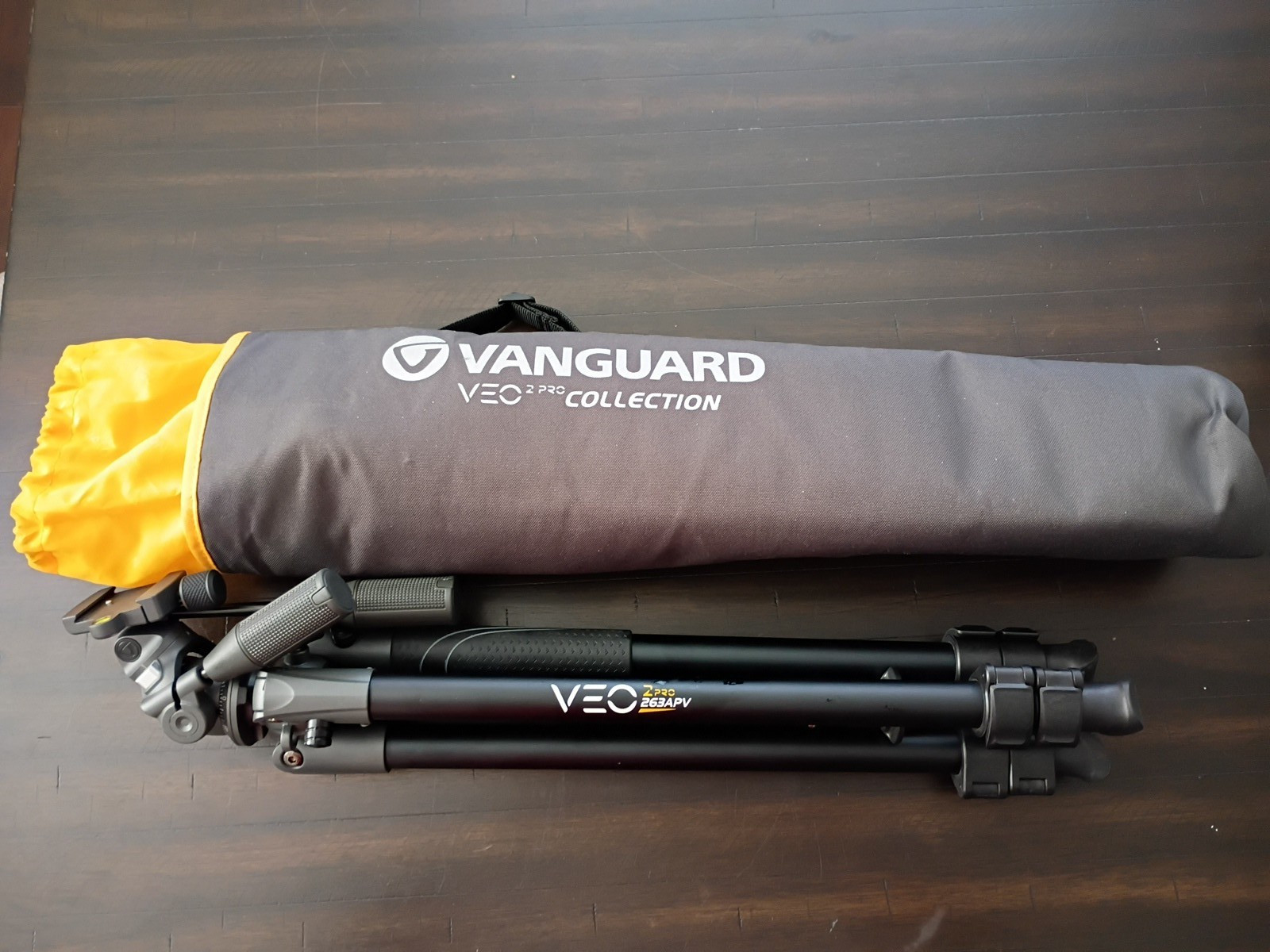 Vanguard VEO 2 Pro 263APV Tripod w/ VEO 2 PH-38 3-Way Pan/Tilt Head–Very Nice