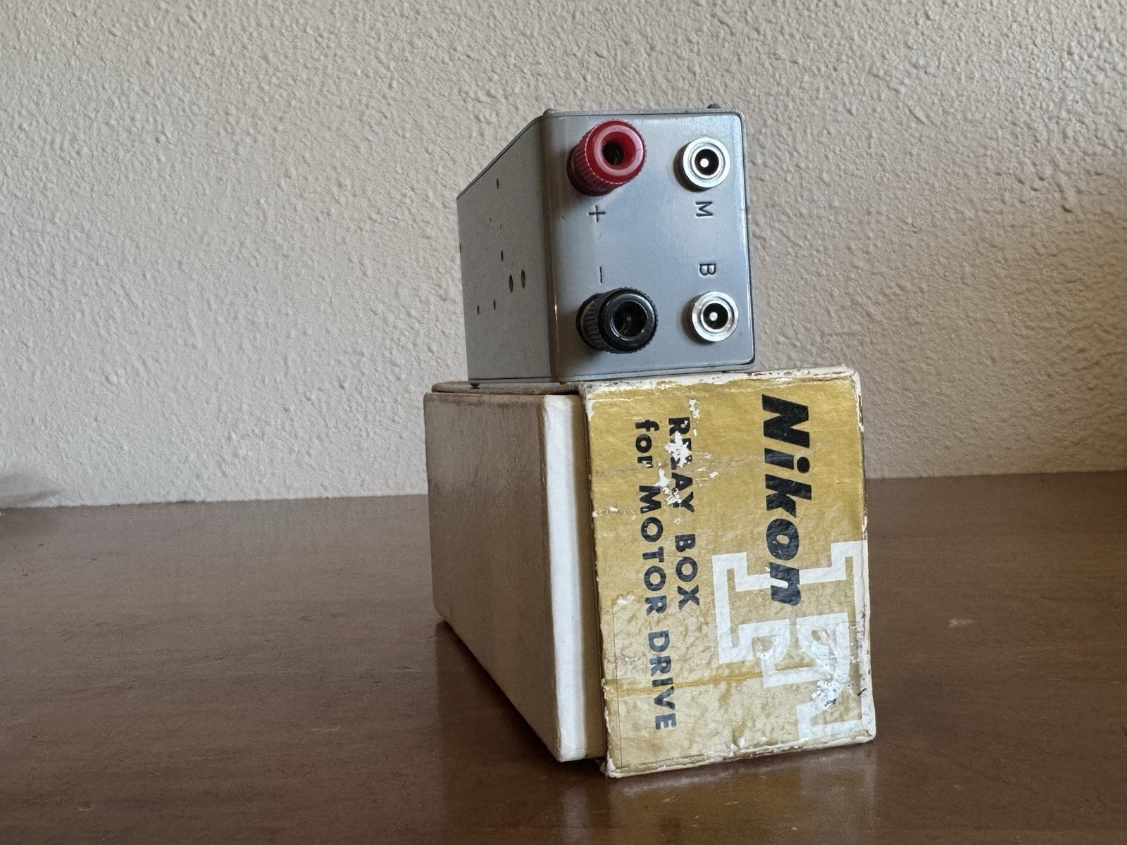 Nikon F Grey Motor Drive Relay for F36 & F250 – Gray – EXC with box
